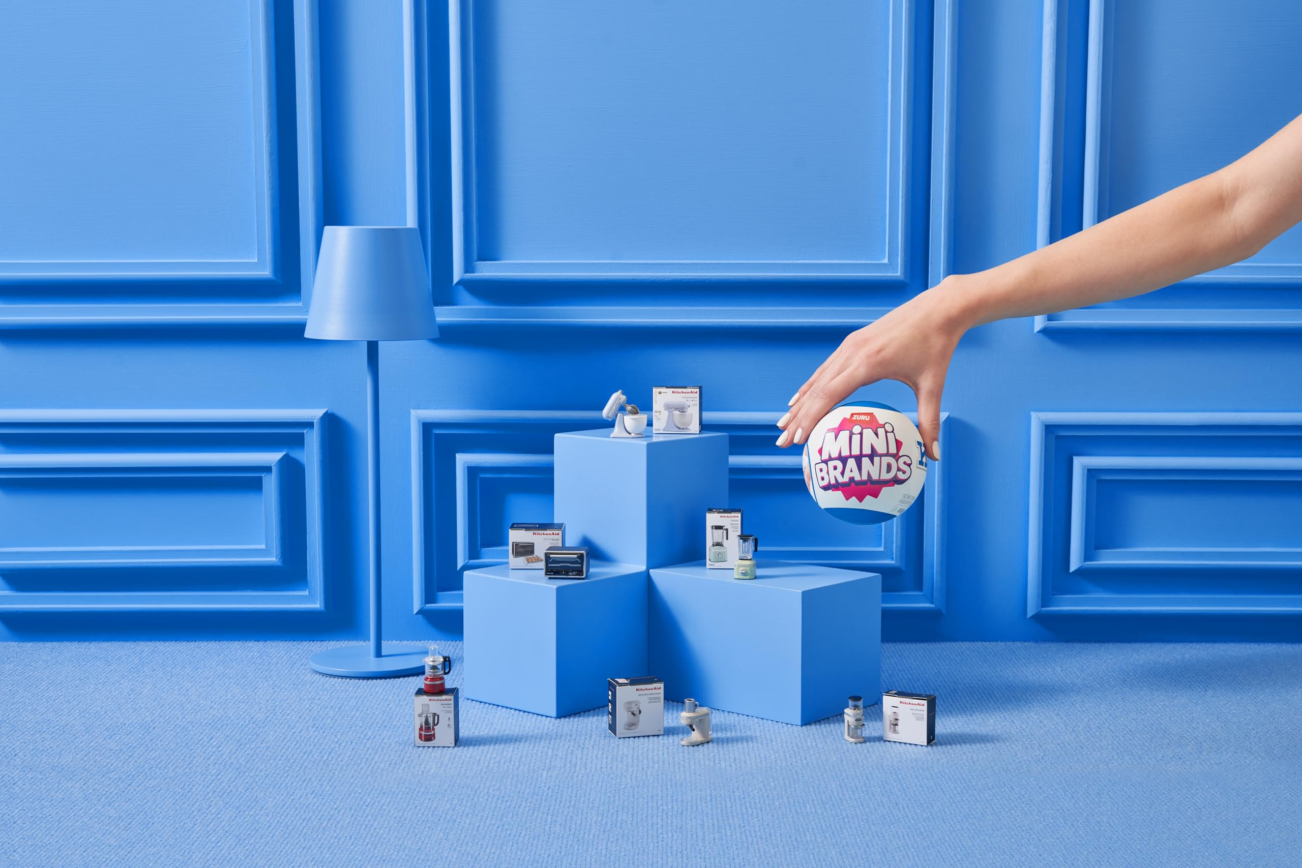 Mini Brands mini kitchen scene displaying interchangeable accessories and play value