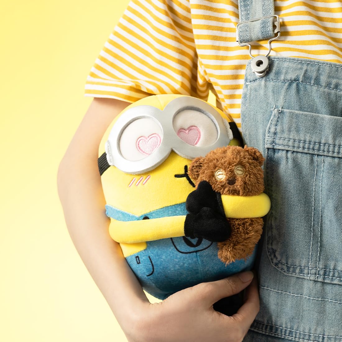MINISO Minions kawaii bedroom decor plush brightens a kid's space.