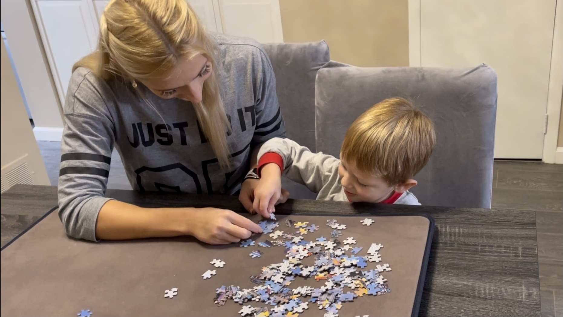 Minne Baby Kidoodler keeps puzzles organized and ready to resume