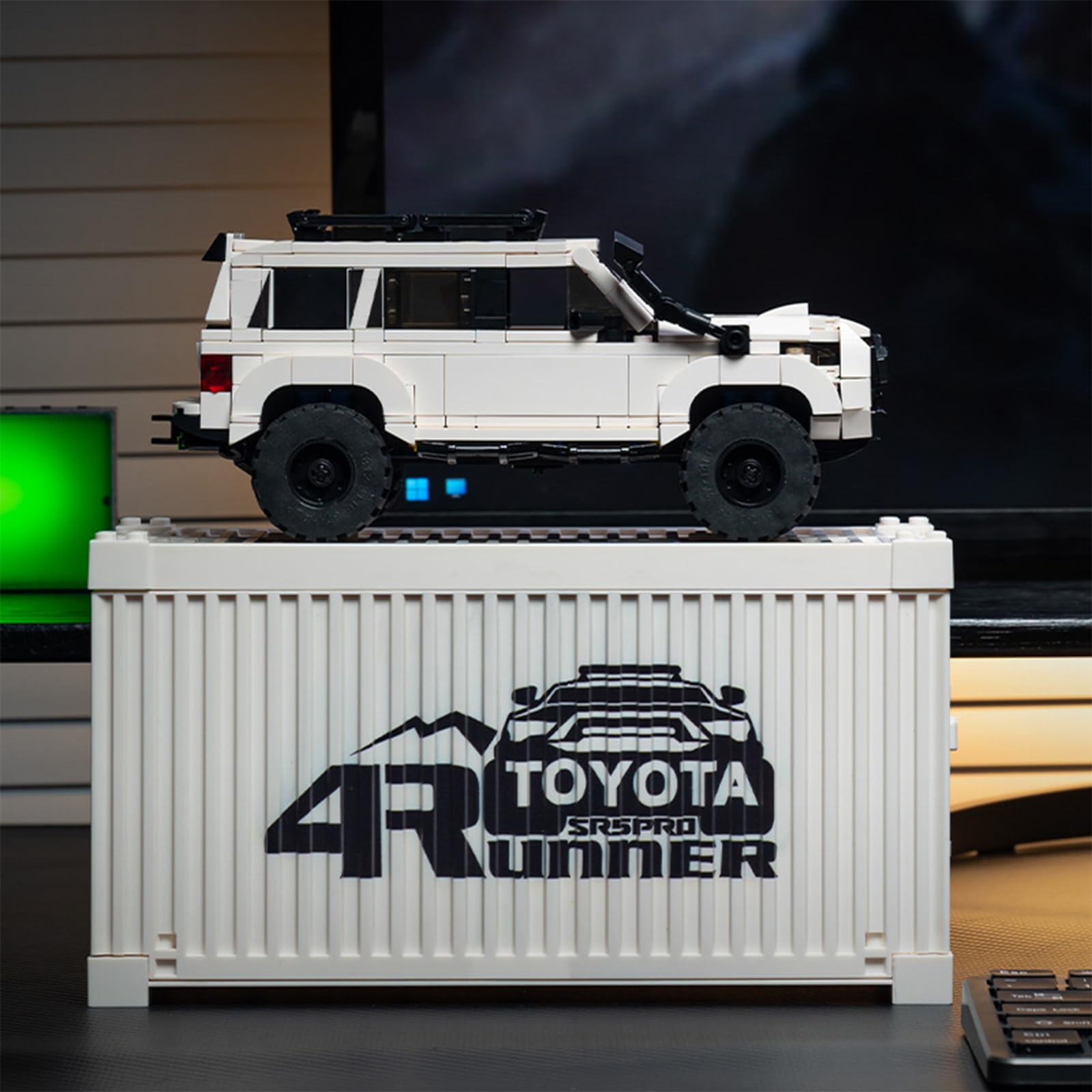 MOCBROPCS Toyota 4Runner SR5PRO grille detail highlights authentic design for realistic viewing.