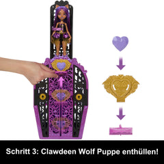 Monster High back-to-back outfit options support endless character styling