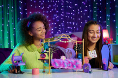 Monster High Clawdeen mirror enhances pretend grooming and storytelling.