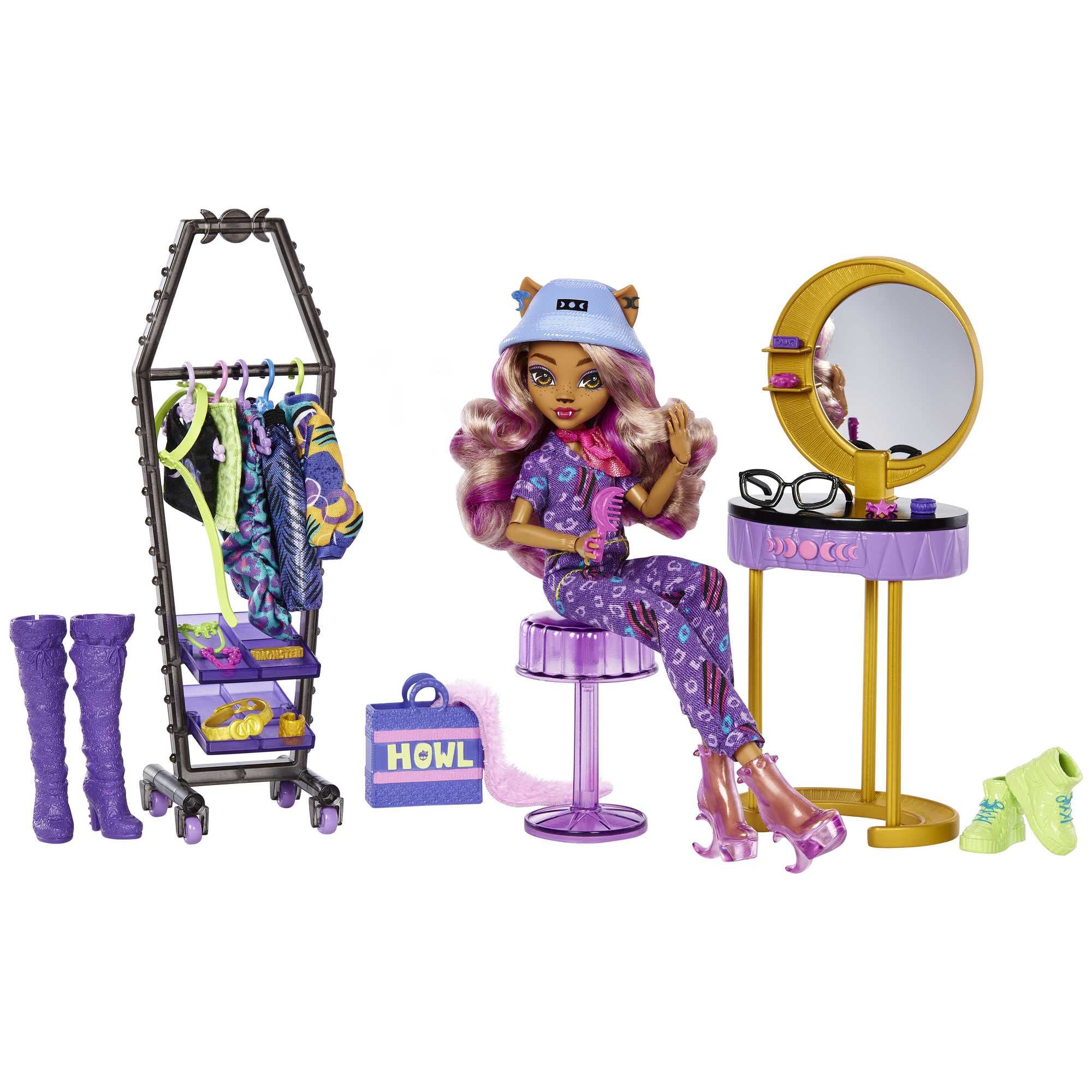 Monster High Clawdeen Wolf in boo-tique studio pose with fashion-ready accessories for imaginative styling.