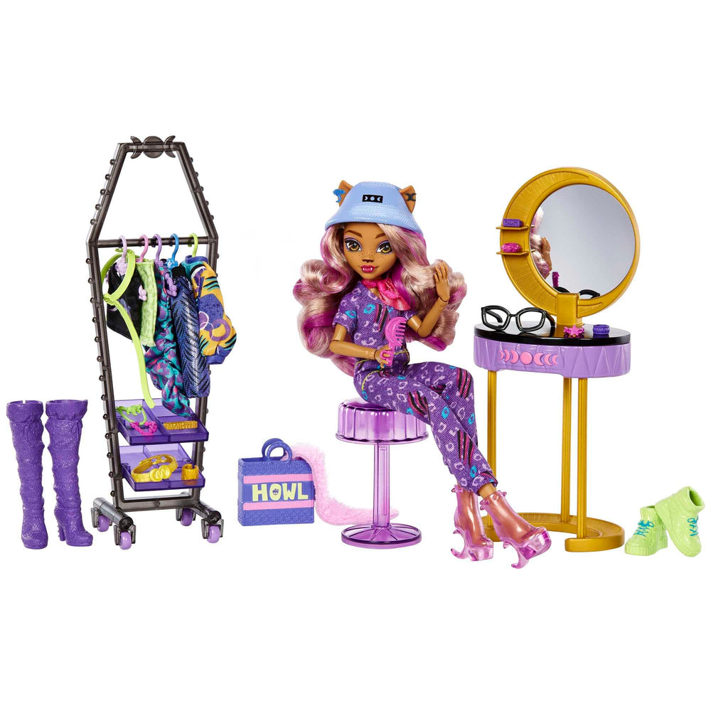 Monster High Clawdeen Wolf in boo-tique studio pose with fashion-ready accessories for imaginative styling.