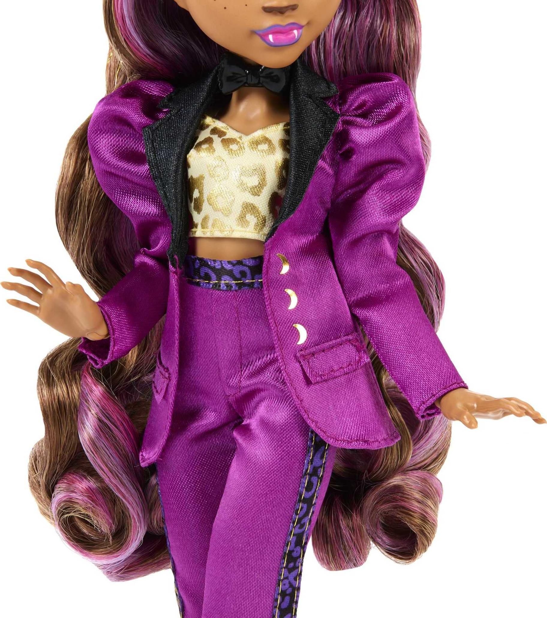 Monster High Clawdeen Wolf crescent moon handbag opens to fit accessories.