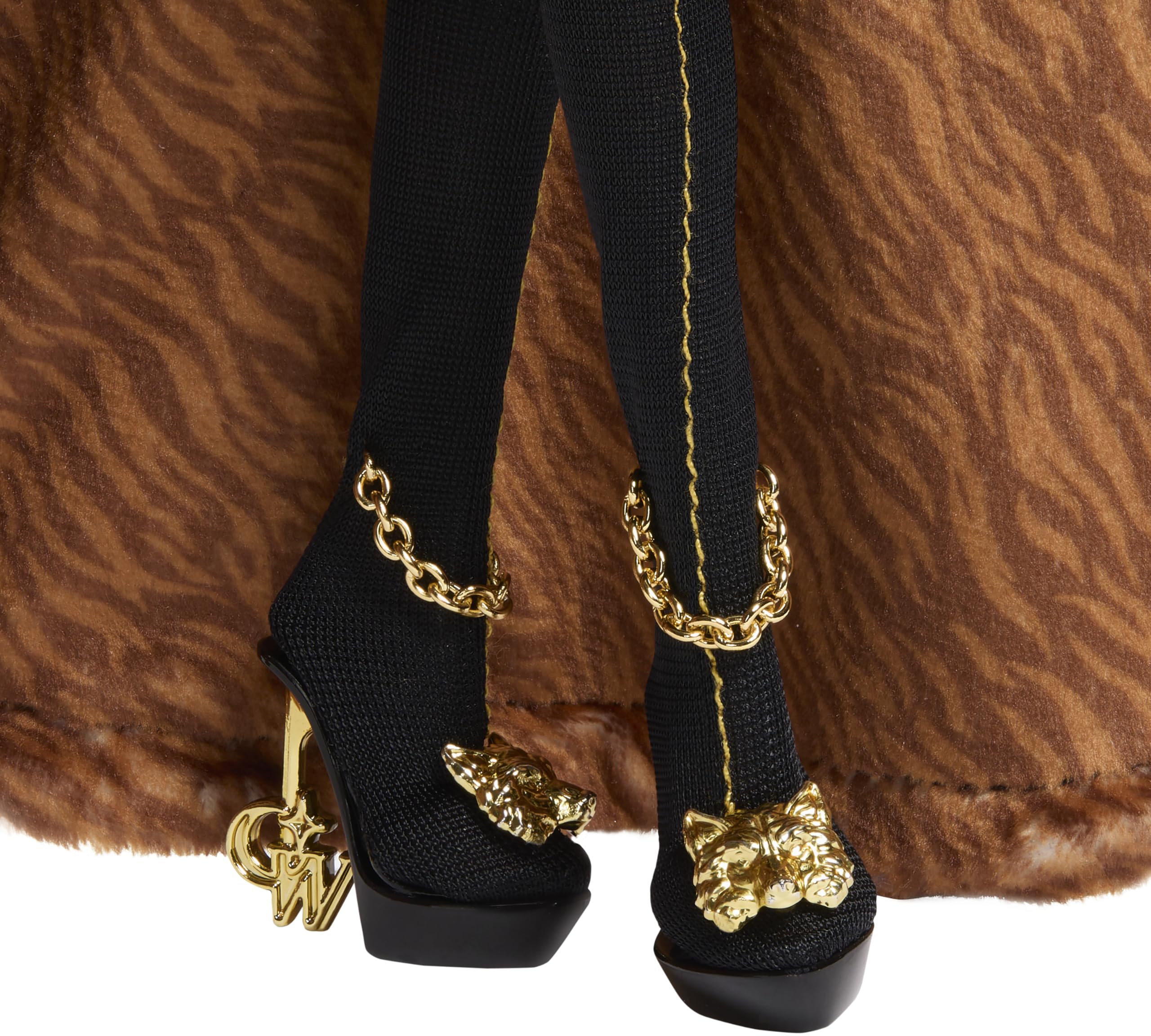 Monster High gold accessories complete the fierce ensemble with shine.