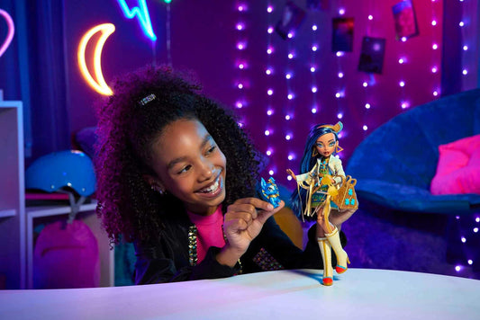 Monster High Cleo De Nile mummy-wrap sleeves for costume-style pretend play.