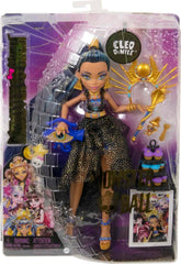 Monster High three-tier cupcake stand enhances party-themed play moments.