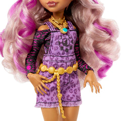 Faux-fur vest and accessories elevate Clawdeen Wolf's werewolf-inspired style