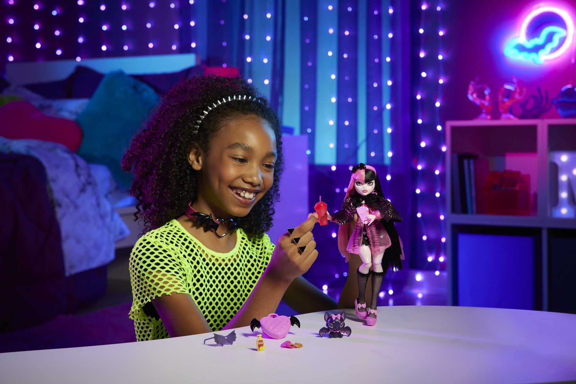 Monster High Draculaura heart-print shorts and corset blouse for stylish storytelling.