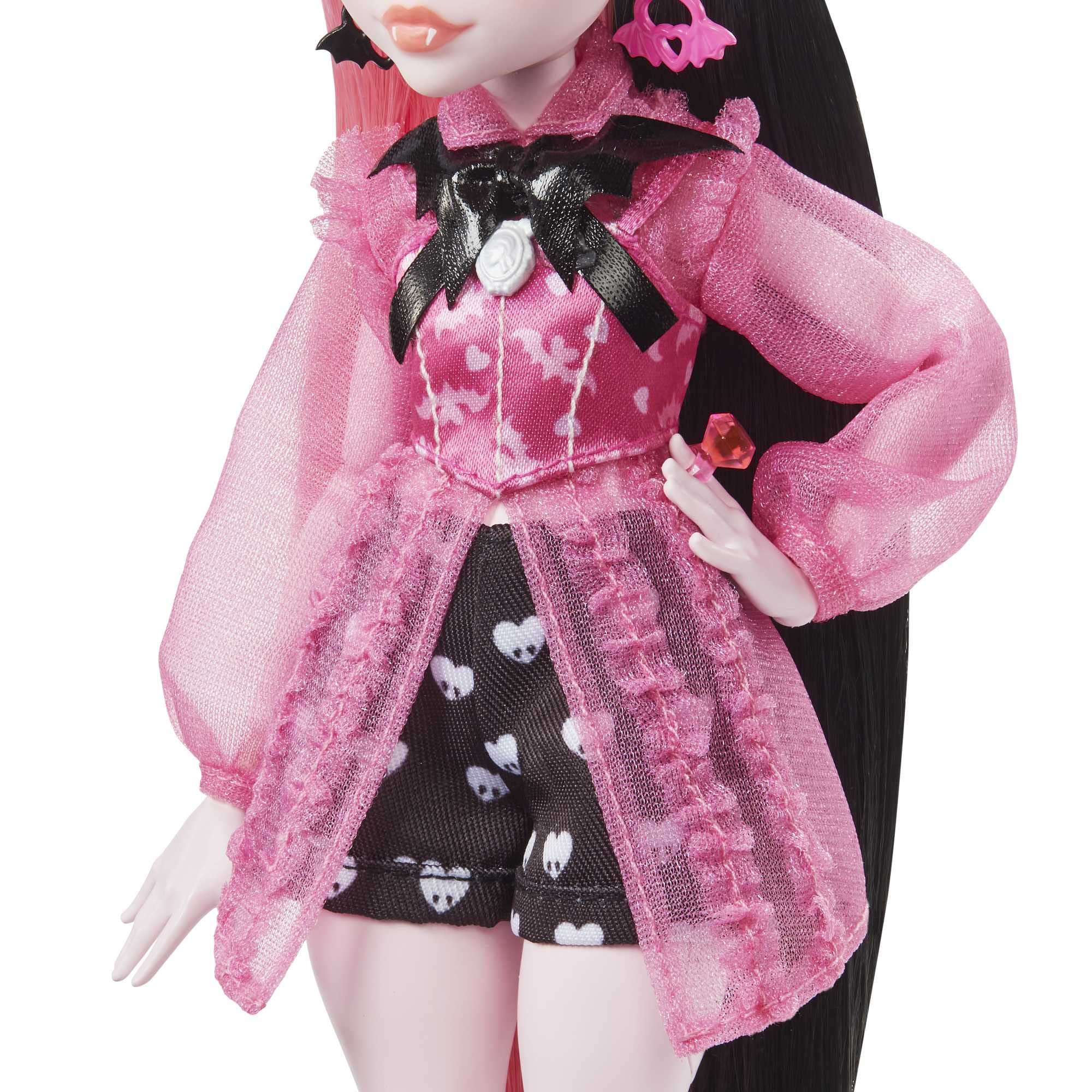 Monster High Draculaura cape and accessories add dramatic flair to playtime.