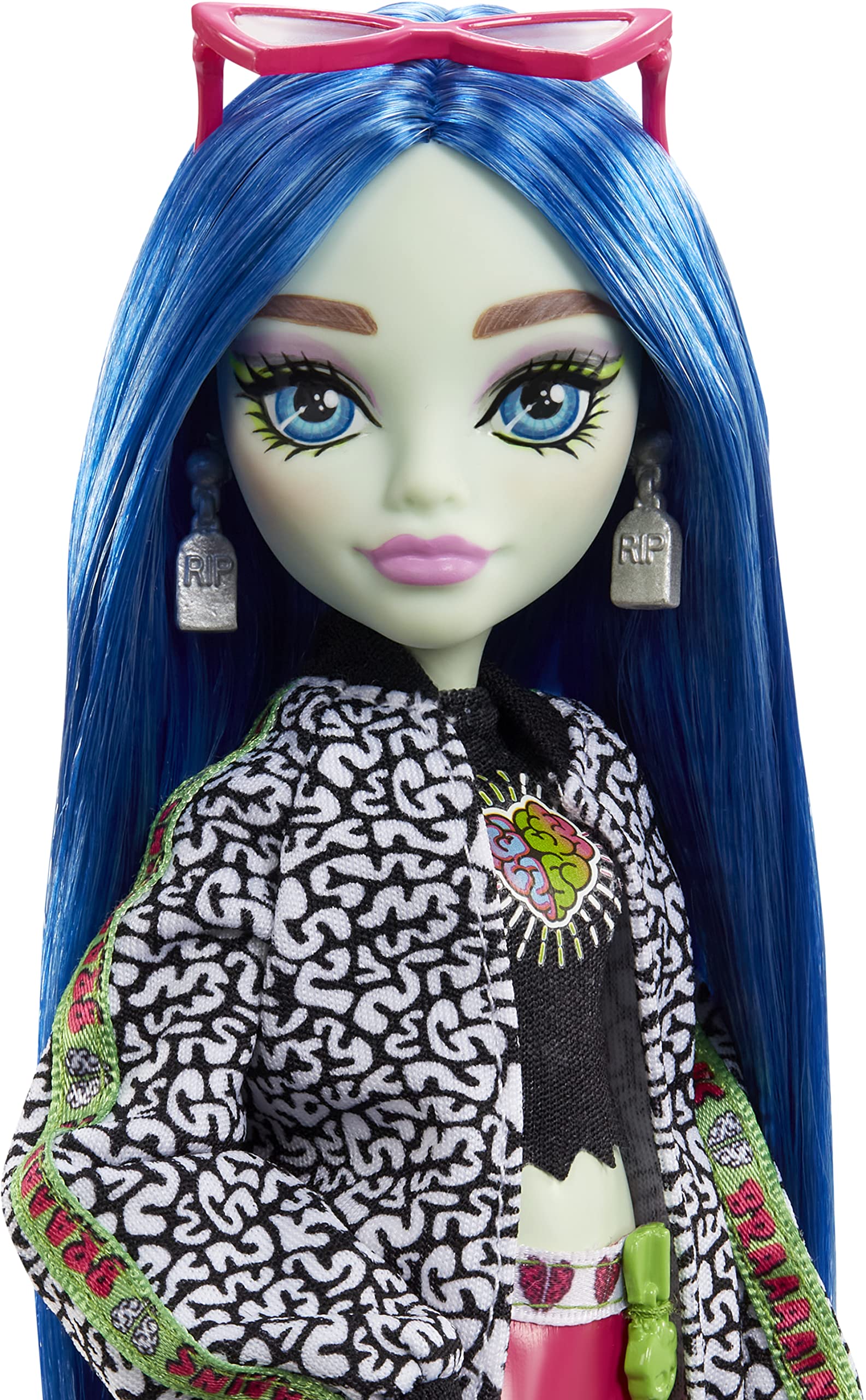 Ghoulia Yelps doll with blue hair for colorful role-play