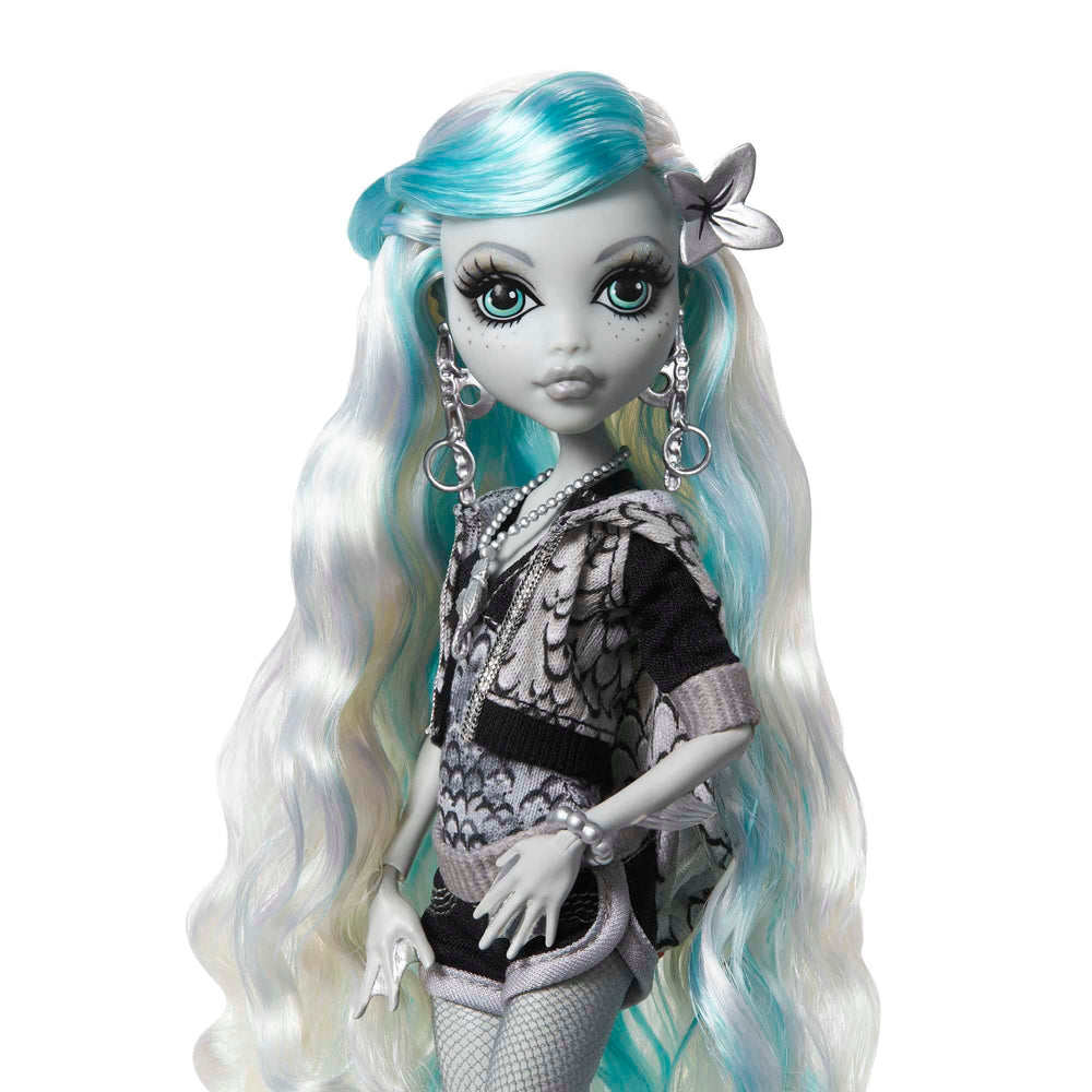 Monster High Neptuna sidekick accompanies Lagoona for imaginative sea-scene stories.