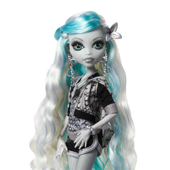 Monster High Neptuna sidekick accompanies Lagoona for imaginative sea-scene stories.