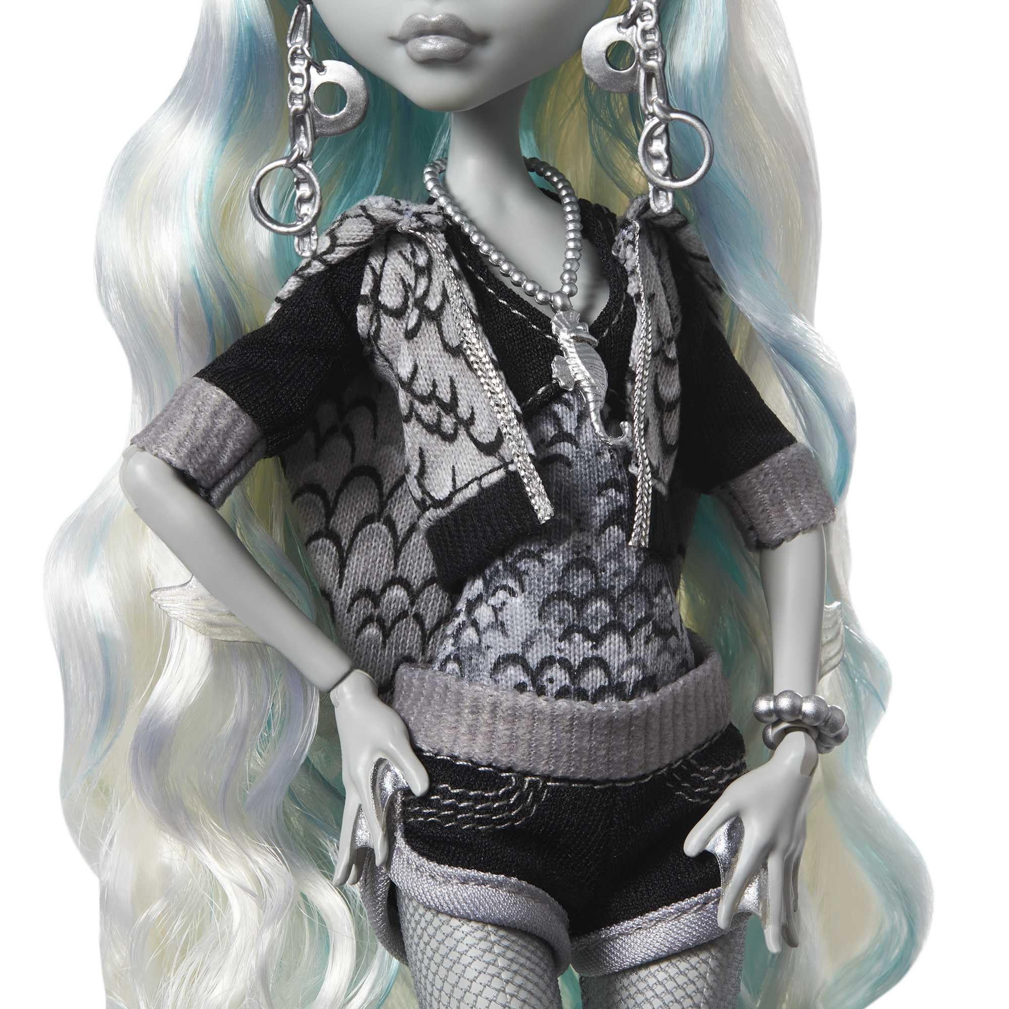 Monster High Reel Drama doll-size poster adds vintage thriller vibe to your display.