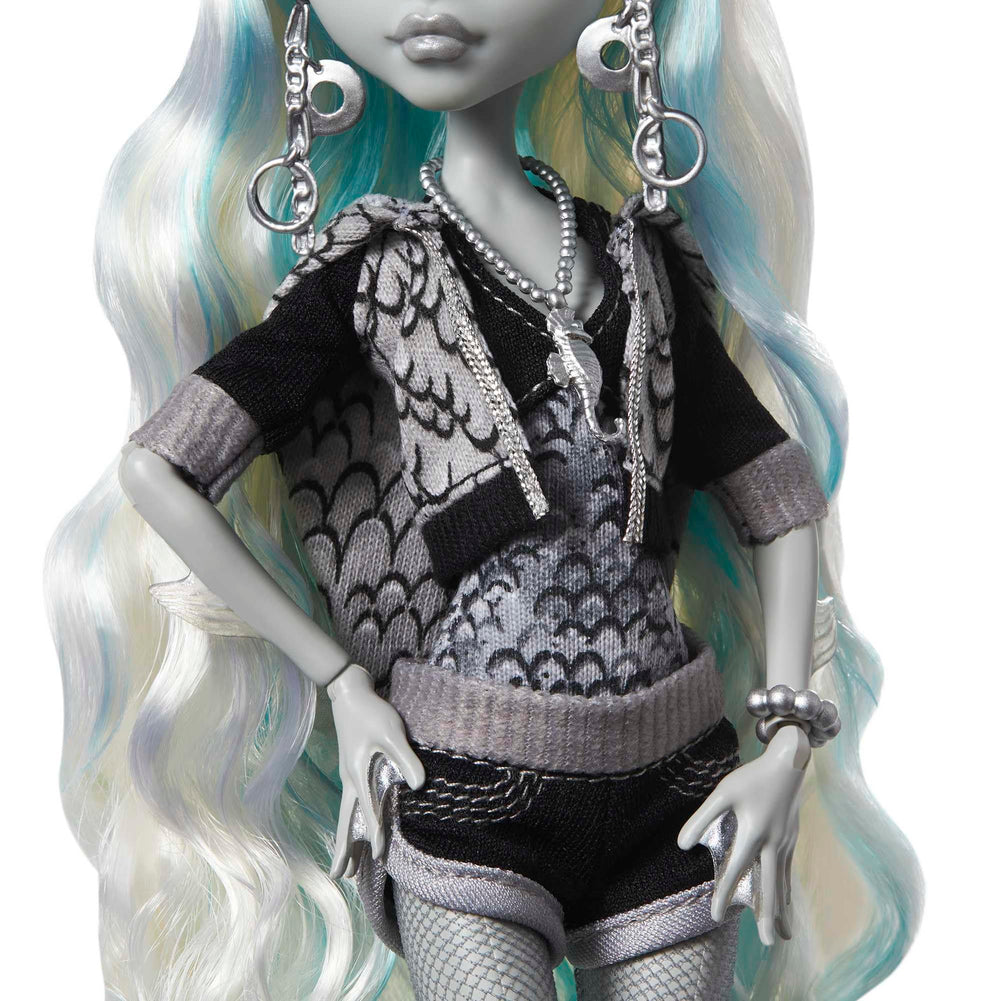 Monster High Reel Drama doll-size poster adds vintage thriller vibe to your display.