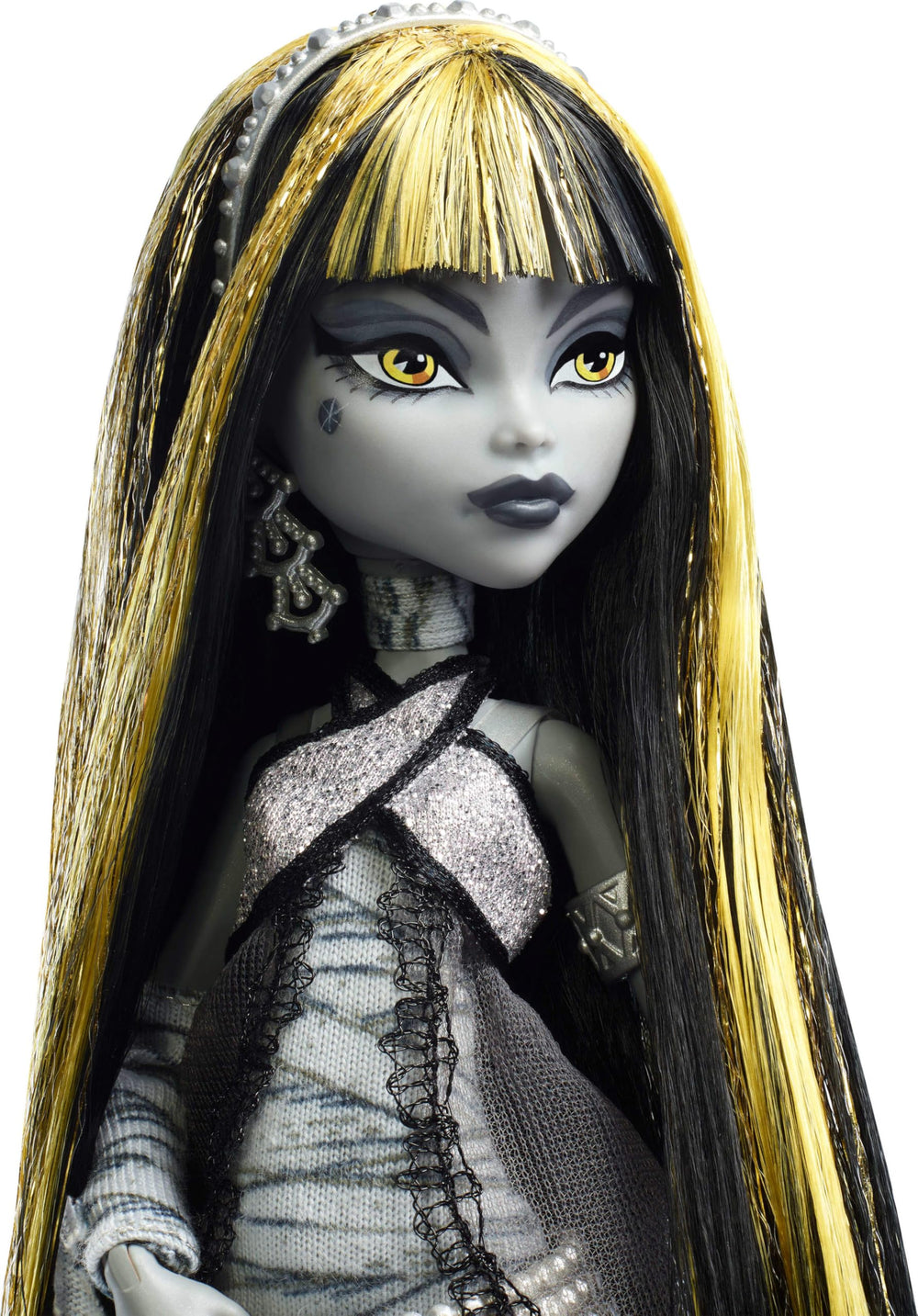 Hissette snake pet beside Cleo De Nile for cinematic scenes.