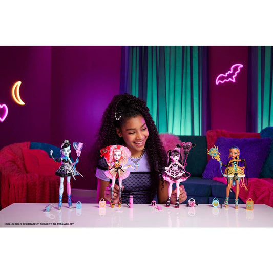 Cleo De Nile with invite and balloon accessories for a pretend party