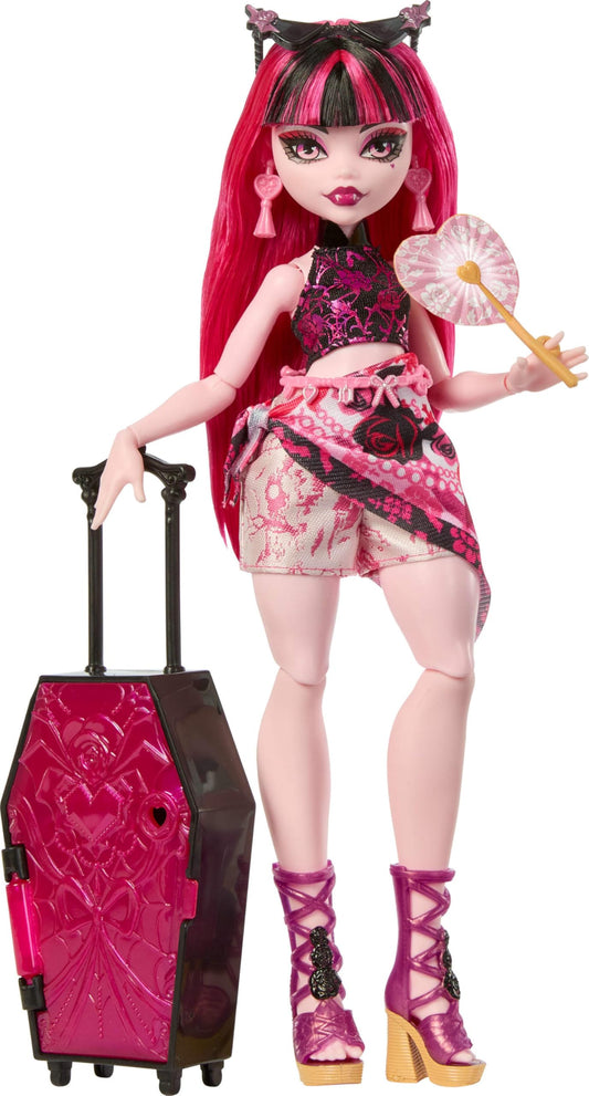 Travel clothes unpacked for mix-and-match adventures with Monster High Skulltimate Secrets.