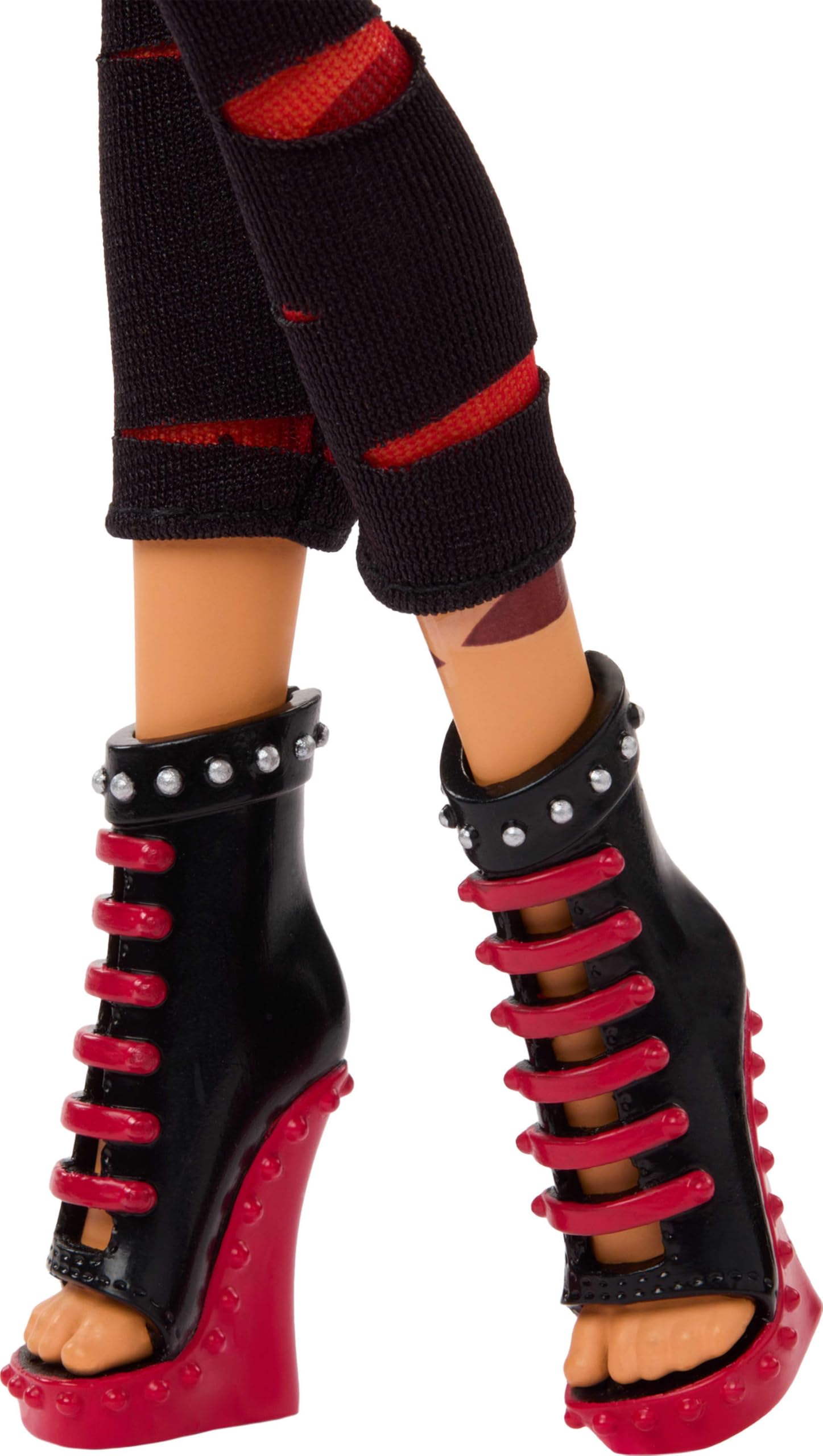 Monster High Toralei clawed-capri-pants complete the look.
