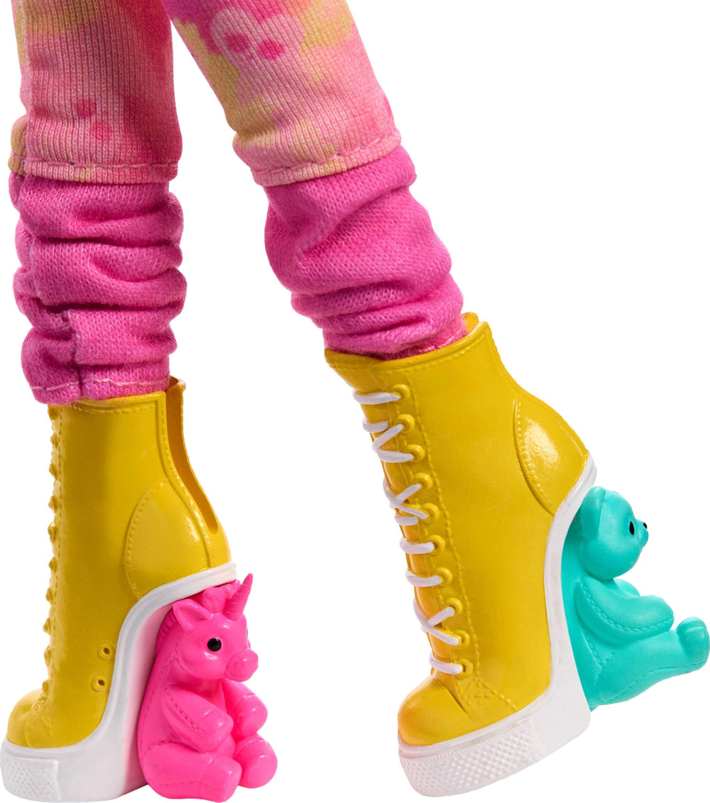 Monster High Enid Sinclair yellow sneakers add vibrant dorm-inspired touch.
