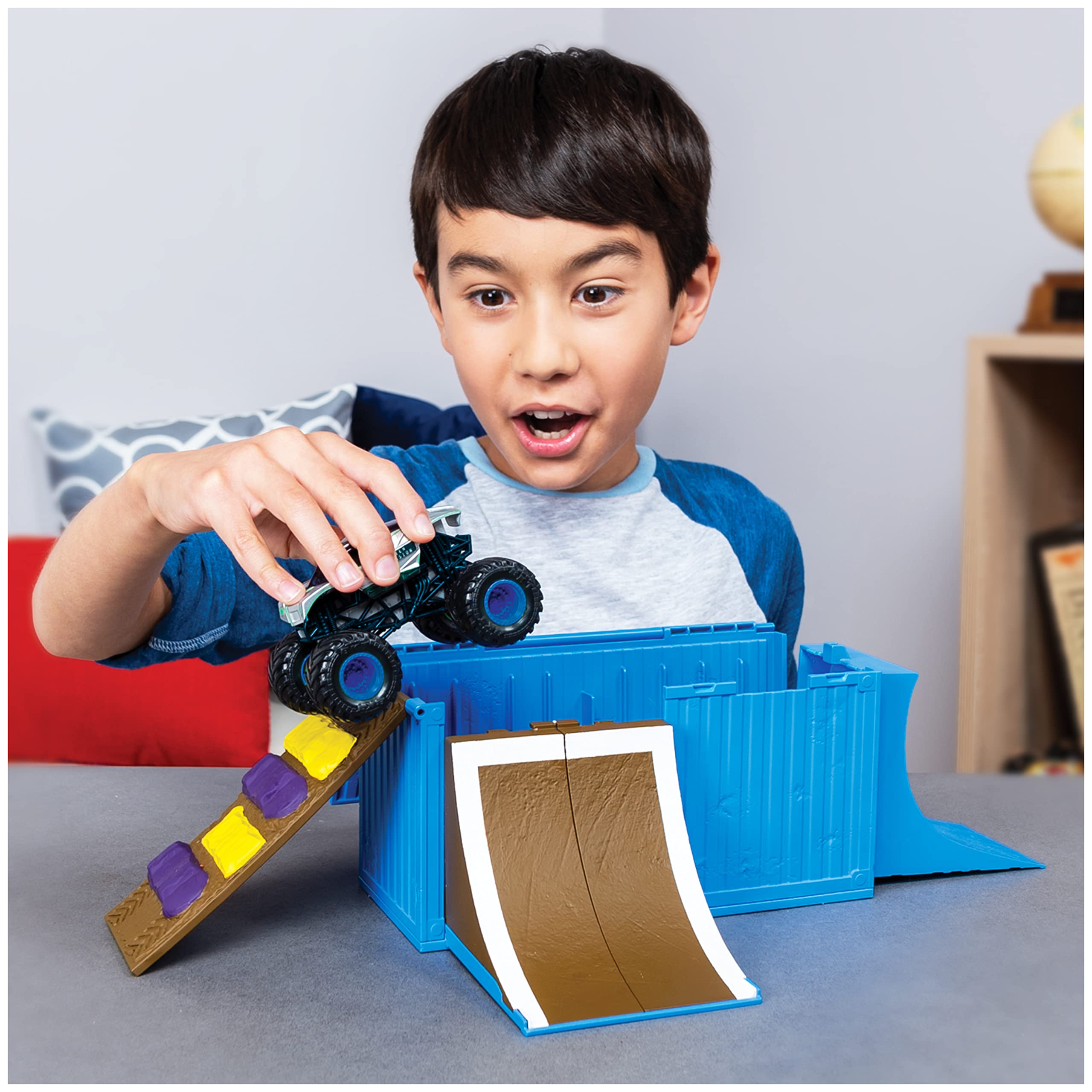 Monster Jam Ship It Flip It foldable-playset enables portable play on the go.