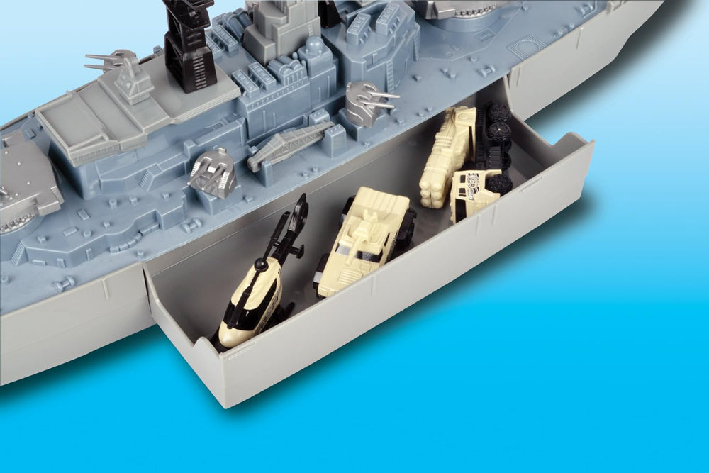 Motormax USS Giant Battleship includes metal tanks to expand battle scenarios.