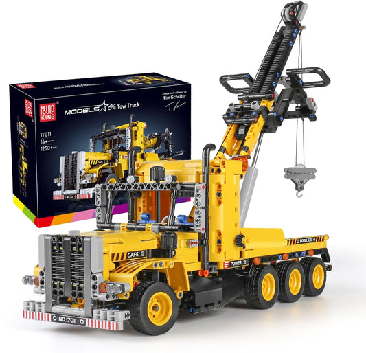 Mould King 17011 tow truck front view shows sturdy, display-ready detail.