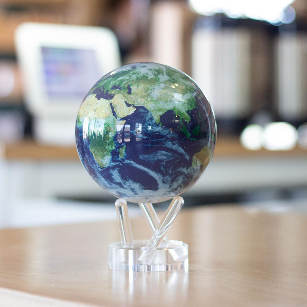 MOVA Globe silent rotation display, showing quiet, battery-free motion for your desk.
