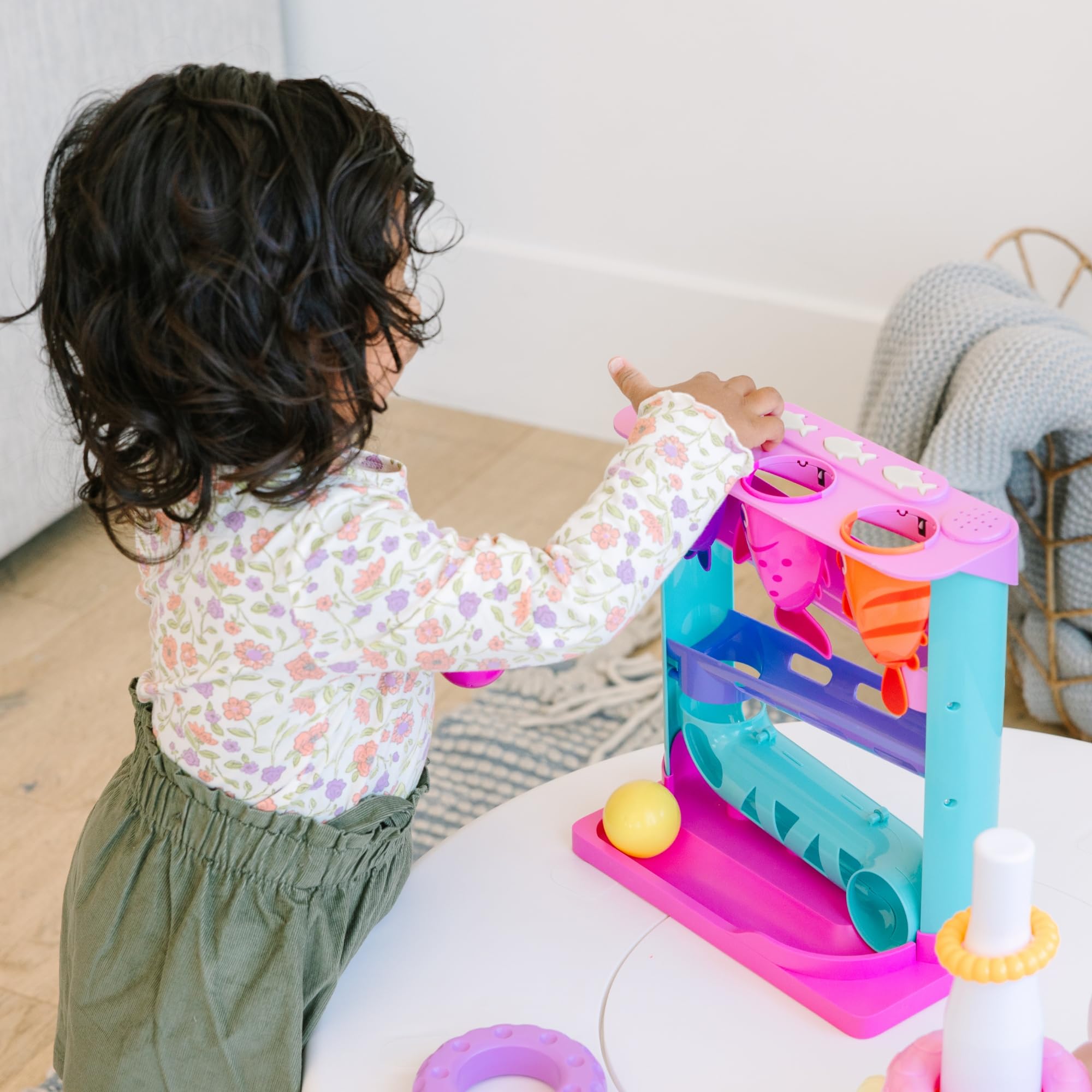 Move2Play Feed The Fish kid-hands-playing image shows easy-grip parts for little hands.