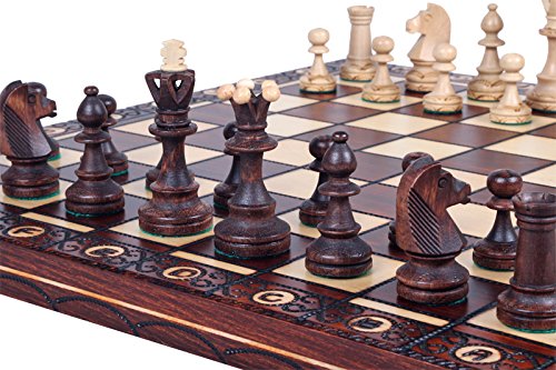 Muba chess set board close-up showing durable beech and birch construction for a classic handmade look