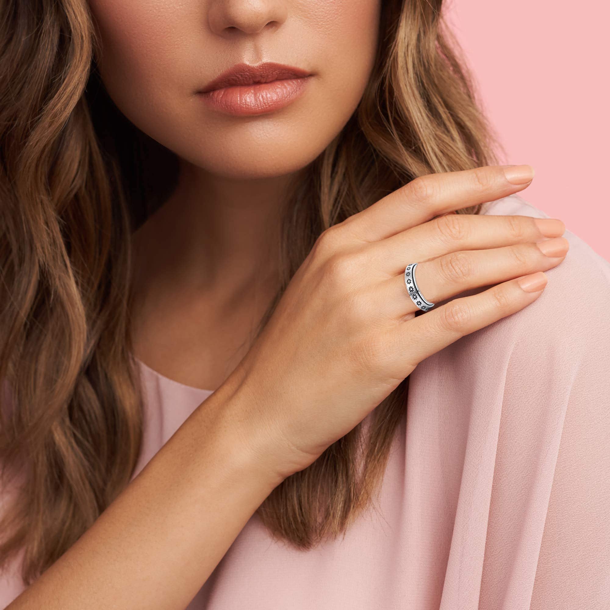 MUCAL triple interlocked ring fidget offers tactile engagement for concentration.