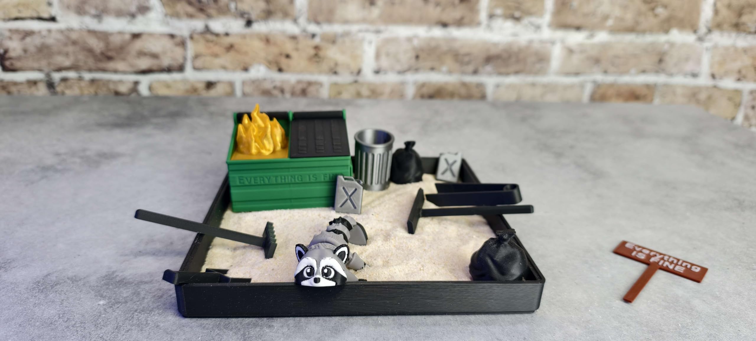 MunnyGrubbers Zen Garden box shows convenient storage and easy setup.