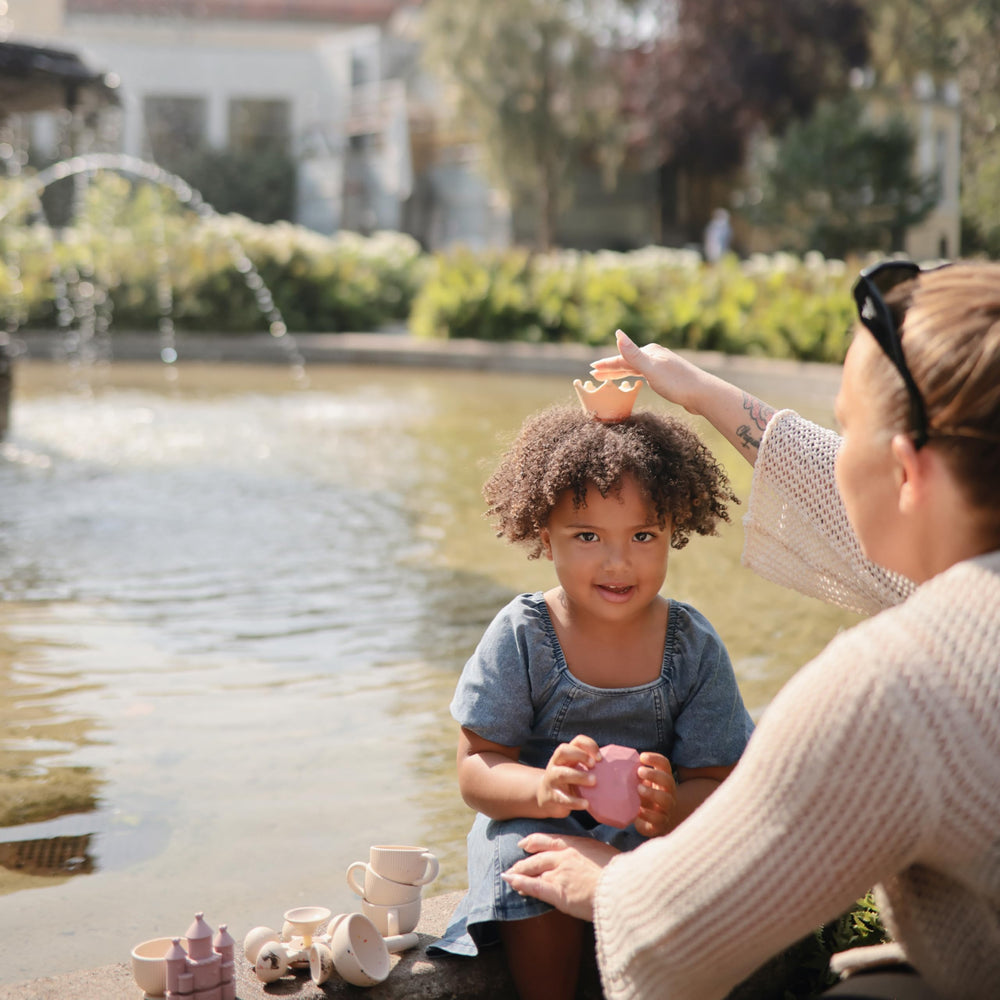 Mushie mold-free design helps keep bathtime tidy.