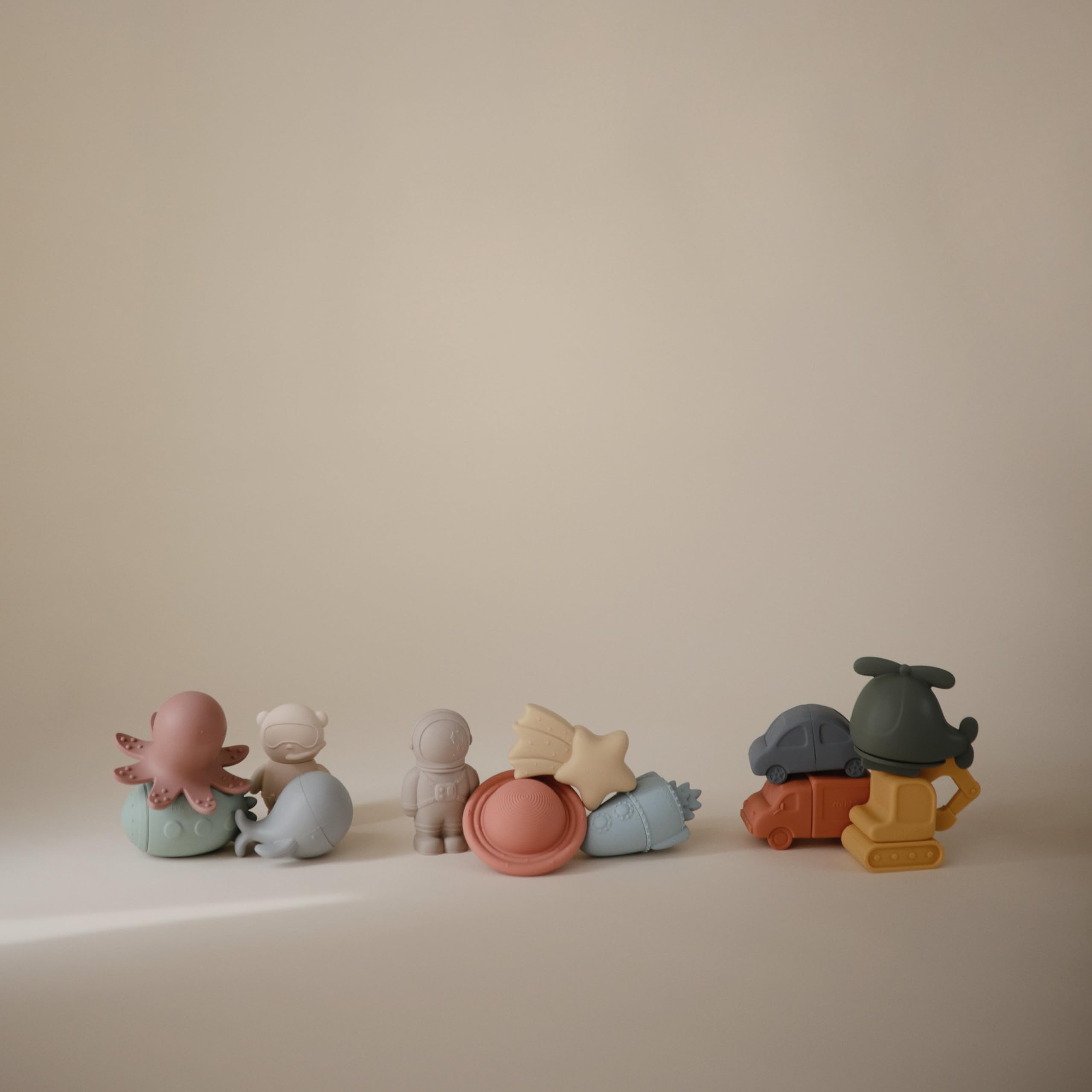 Mushie Space Bath Toy Set Packaging, tidy storage ready for tub time.