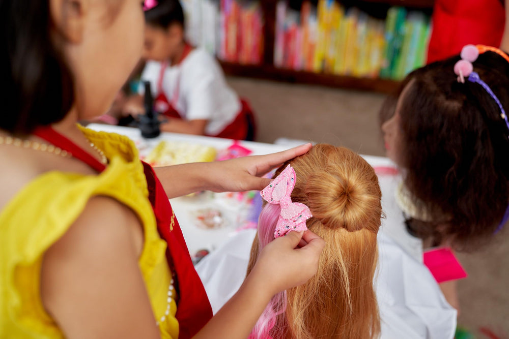 MY BEAUTYSHOP PAL Tools and decorations enable imaginative styling sessions.