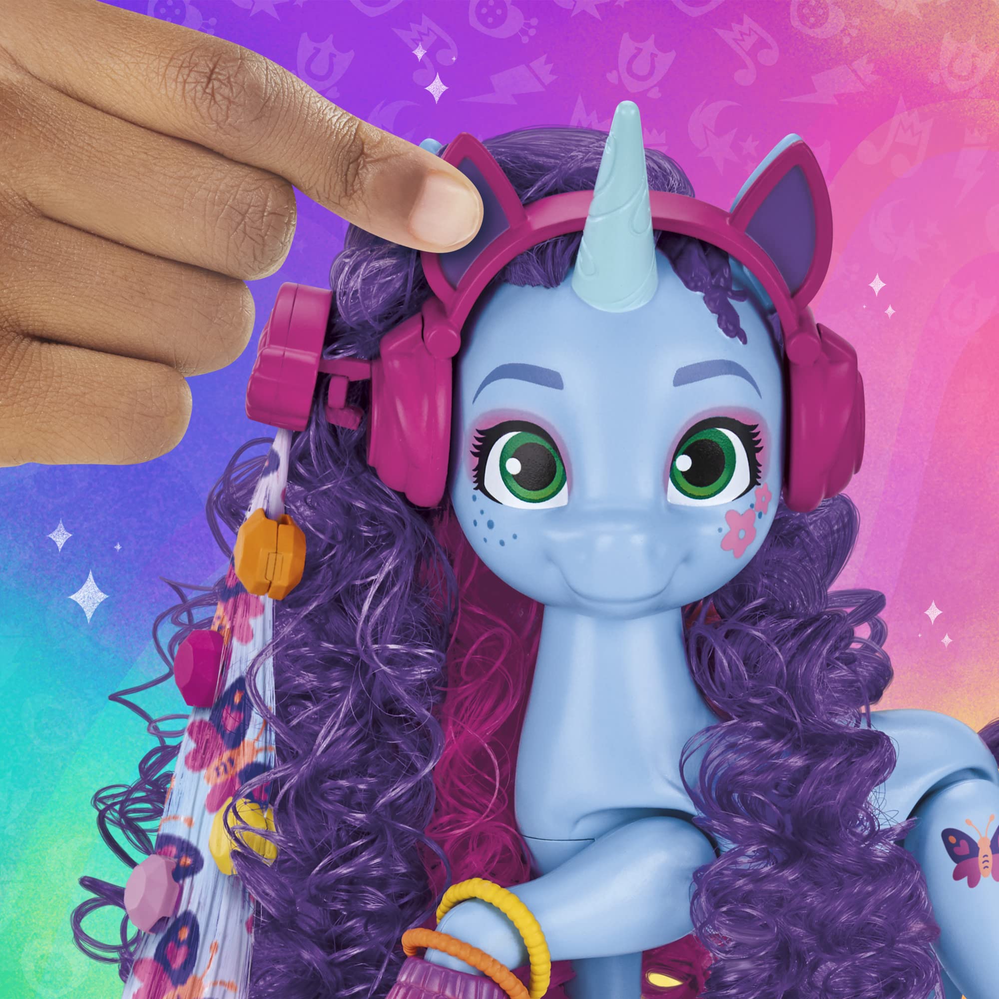 Stickers and clips for extra customization during play with Misty Brightdawn.