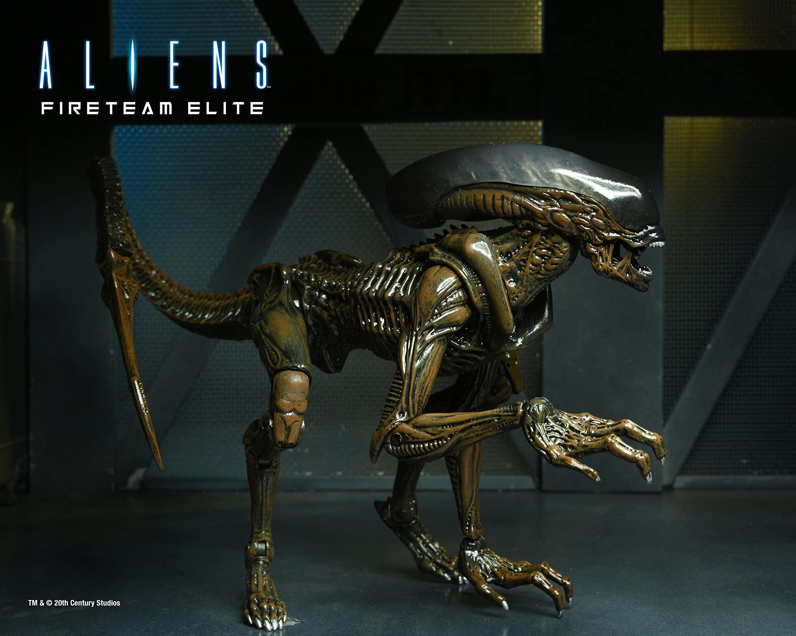 NECA Runner Alien side pose highlights dynamic silhouette for display