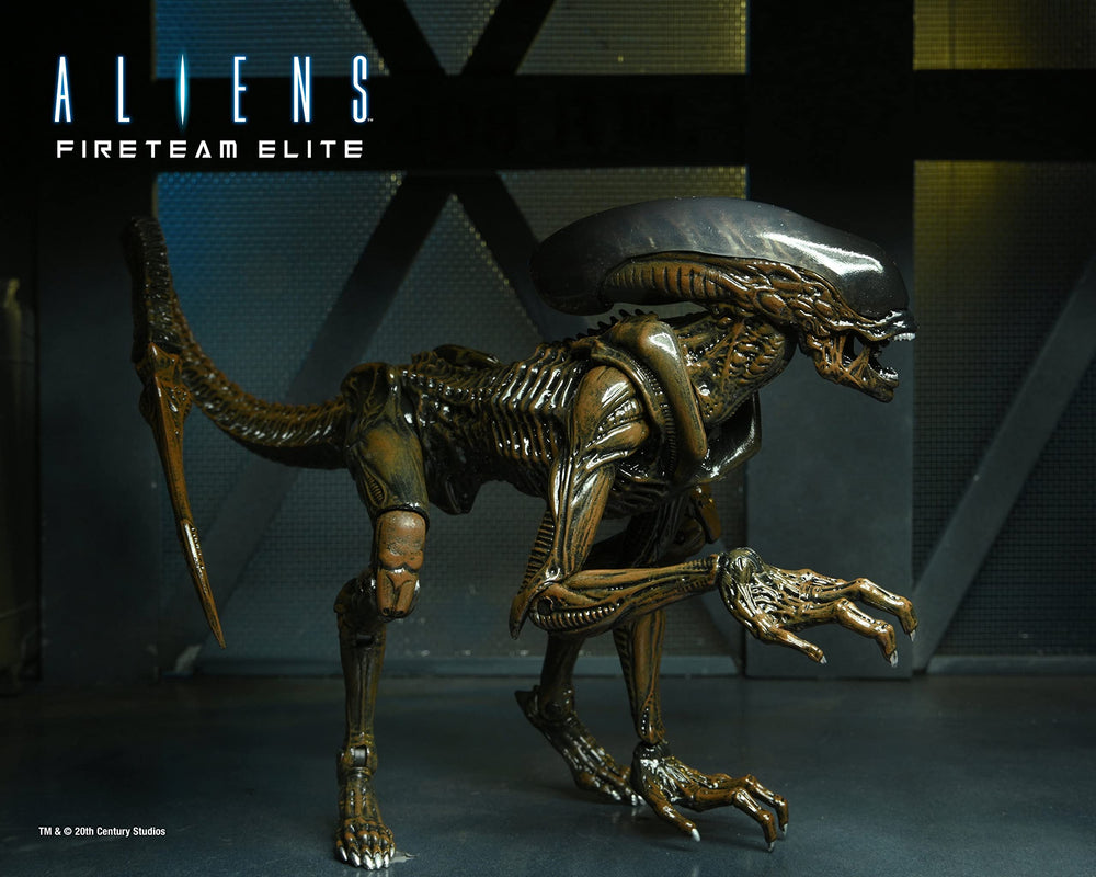 NECA Runner Alien side pose highlights dynamic silhouette for display