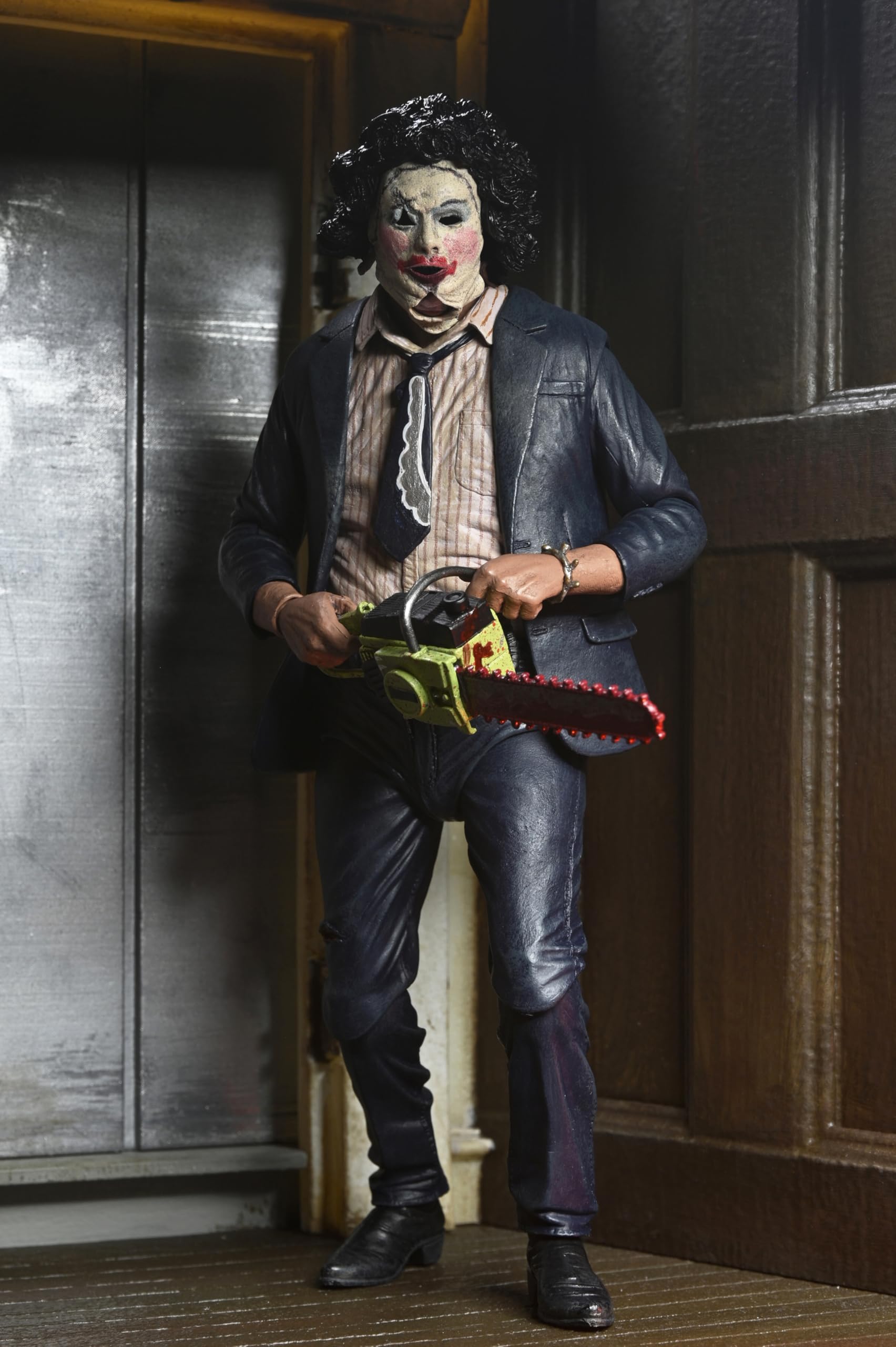 NECA Leatherface armadillo accessory adds authentic film prop detail.