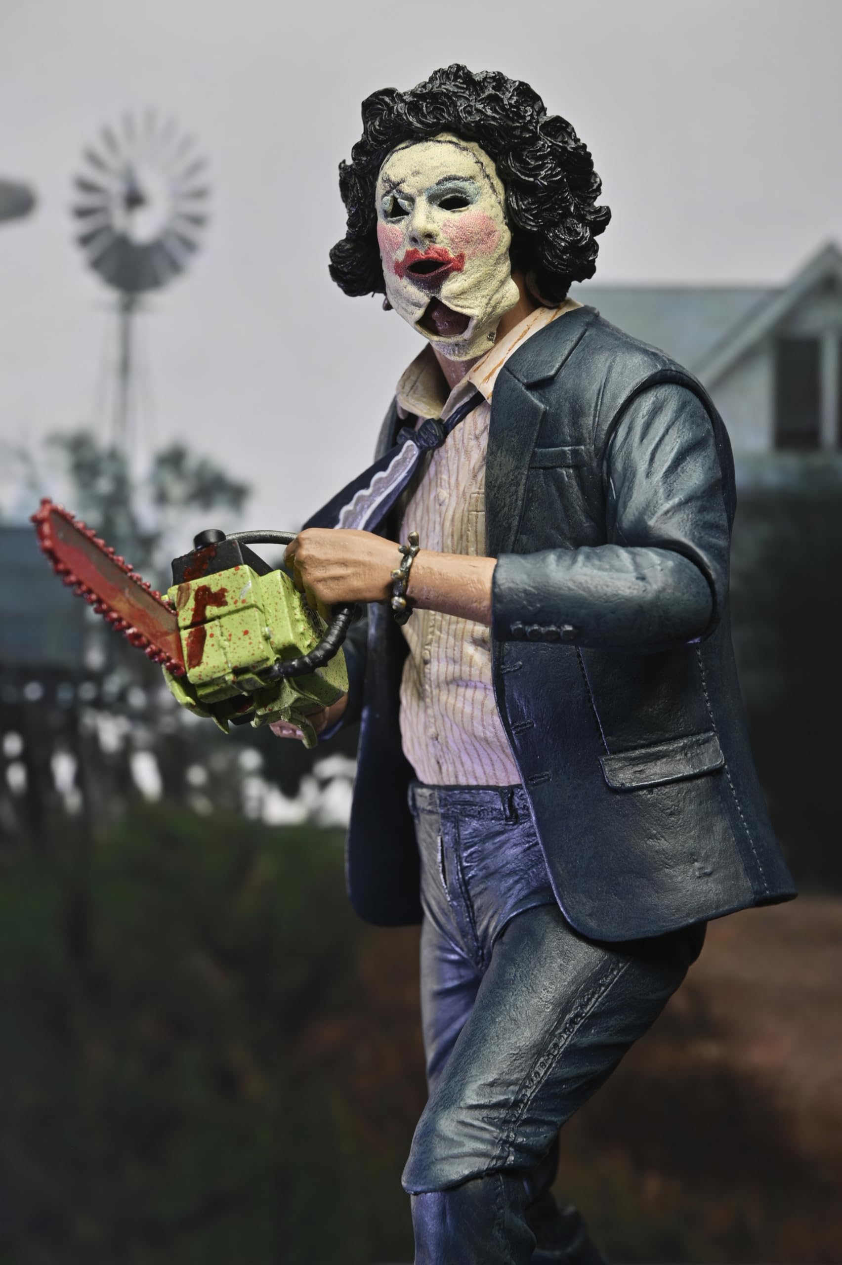 NECA Leatherface plate of meat accessory adds macabre scene-setting detail.