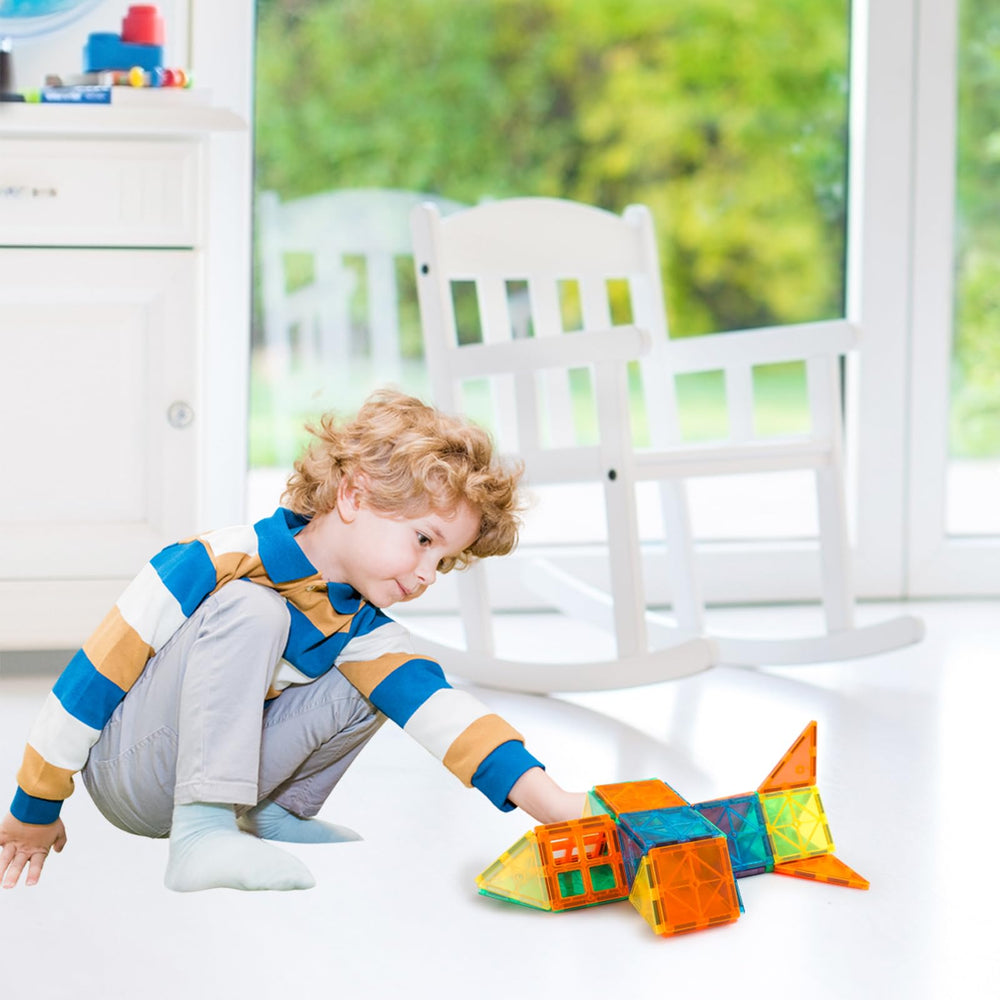NEOFORMERS family play setup supports collaborative building for 2–6 players.
