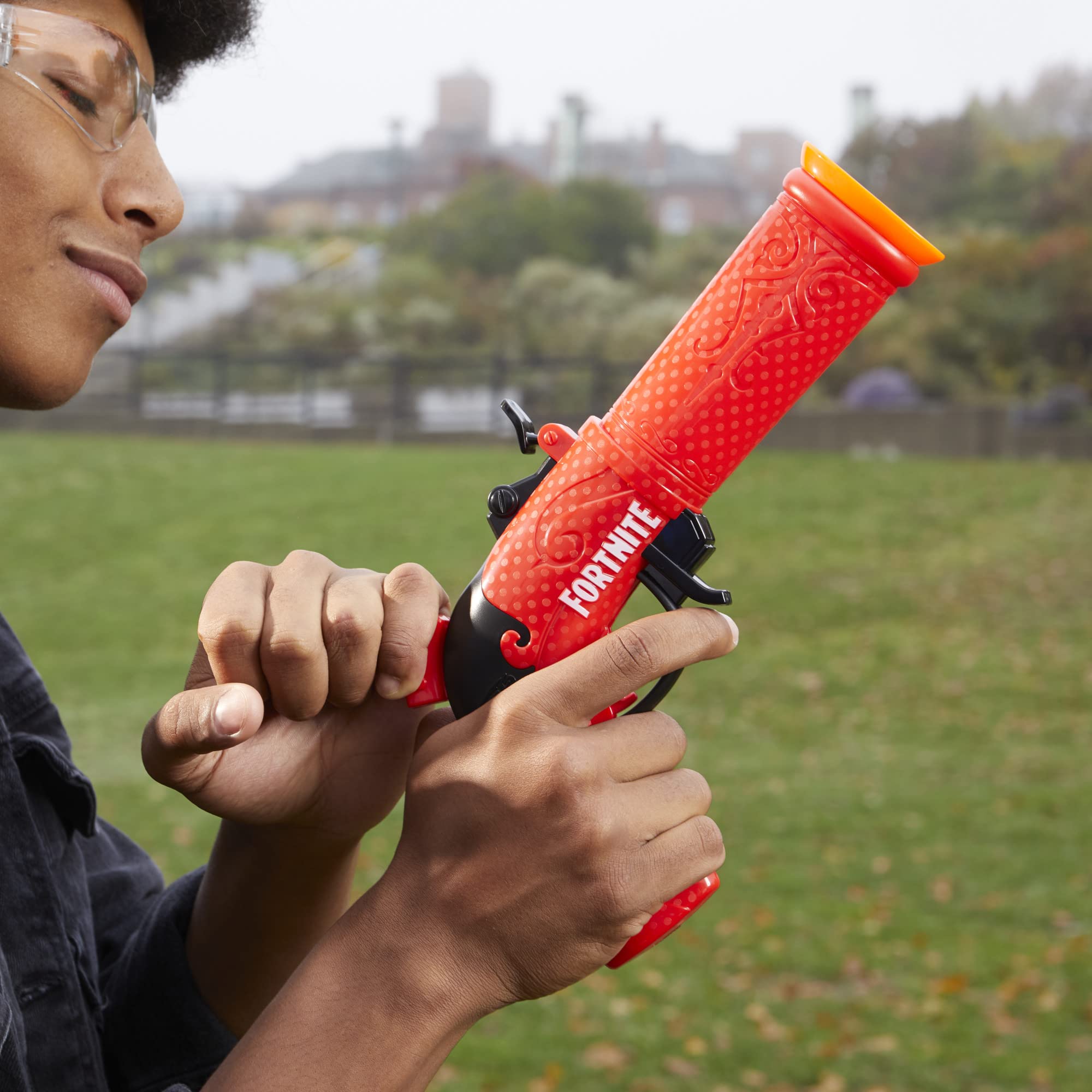 Six Nerf Elite darts included for extra reloads.
