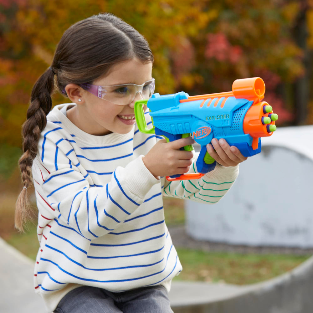 NERF Elite Junior Explorer 8-dart pack included for longer outdoor sessions.