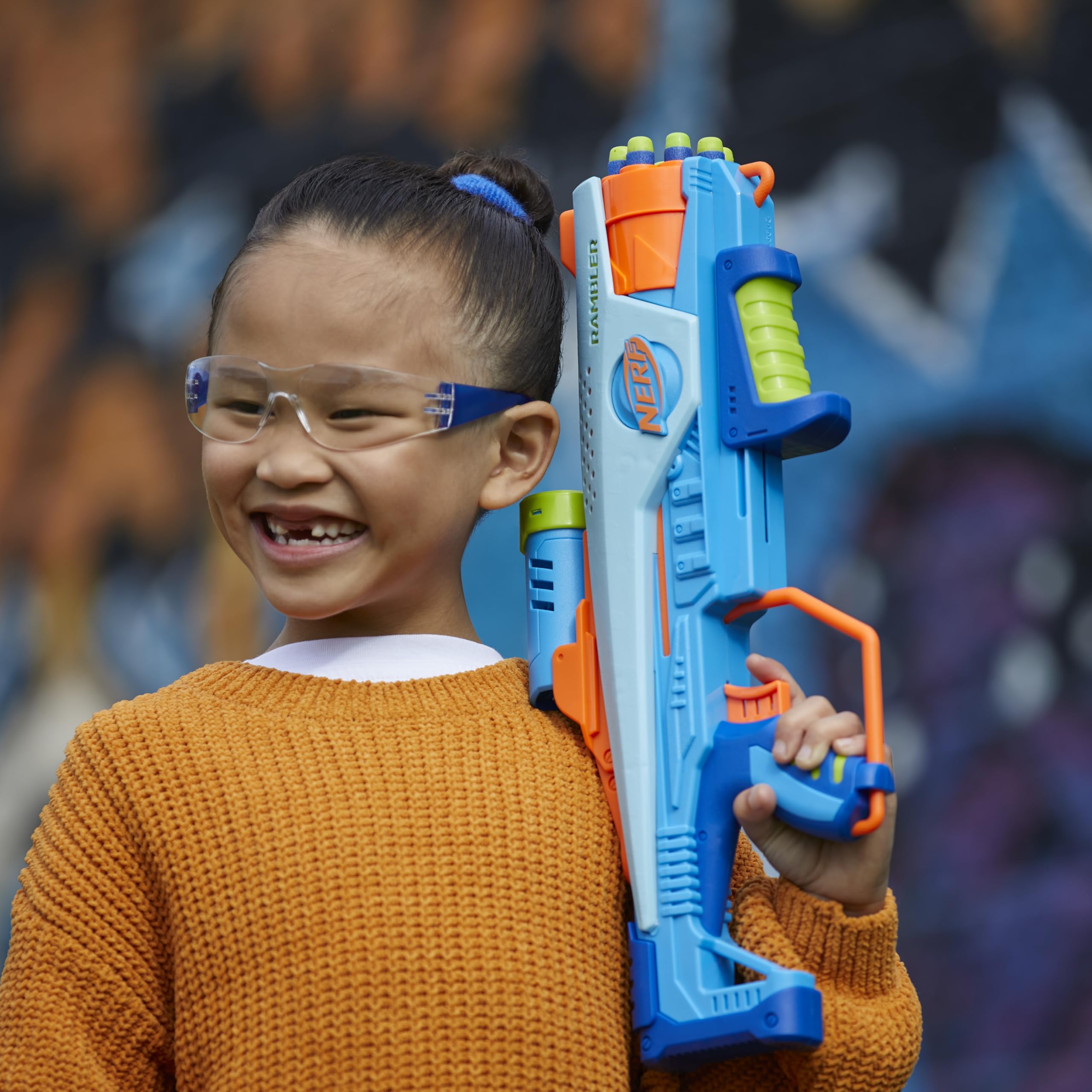 NERF Elite Junior Rookie Pack 8-dart drum demonstrated for eight-shot bursts.
