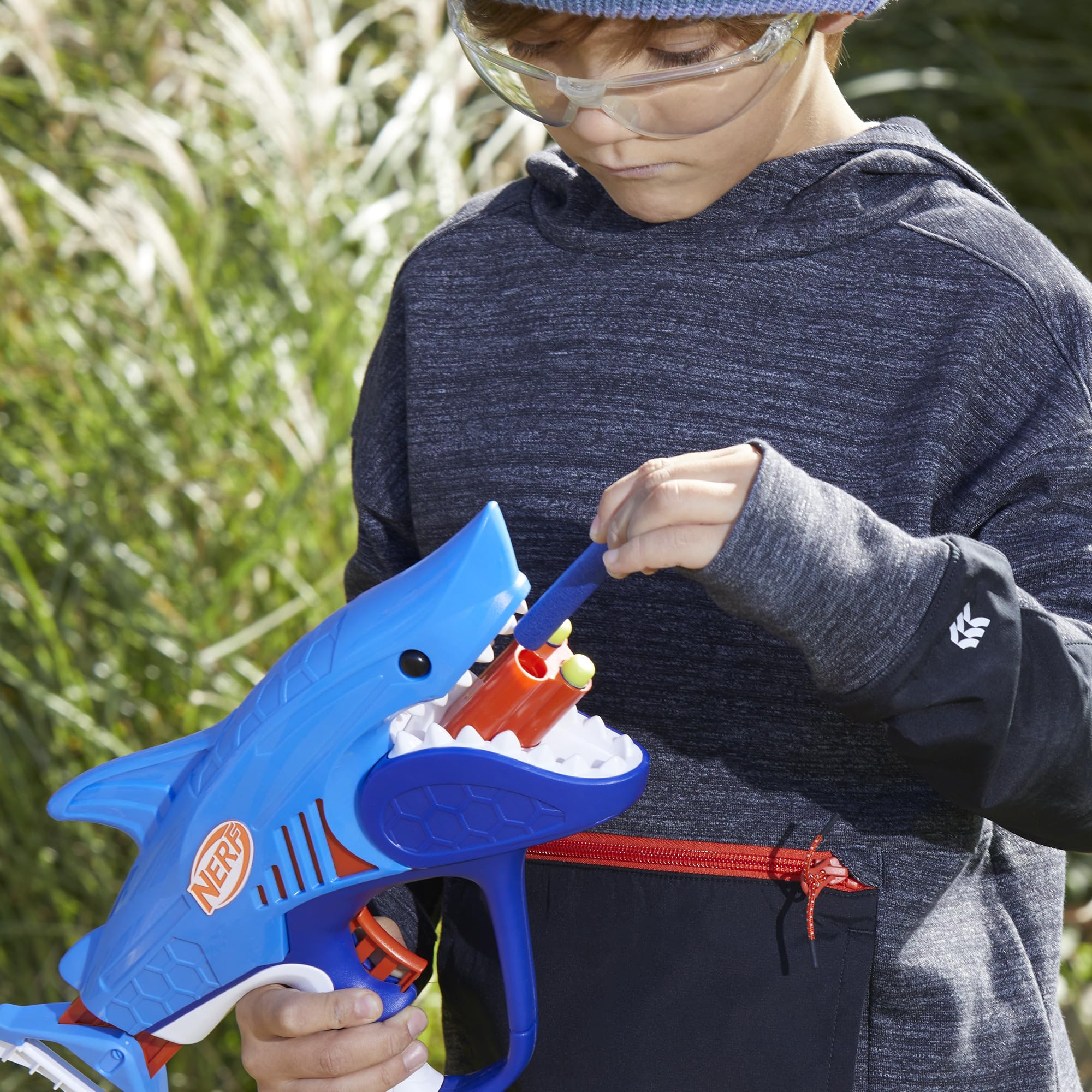Nerf Junior Wild Sharkfire front-loading darts design enables simple reloading.