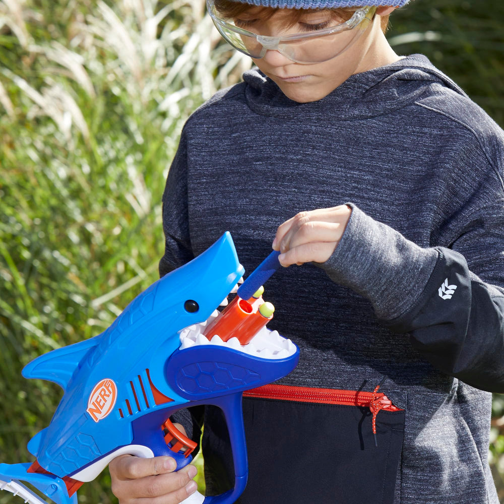 Nerf Junior Wild Sharkfire front-loading darts design enables simple reloading.