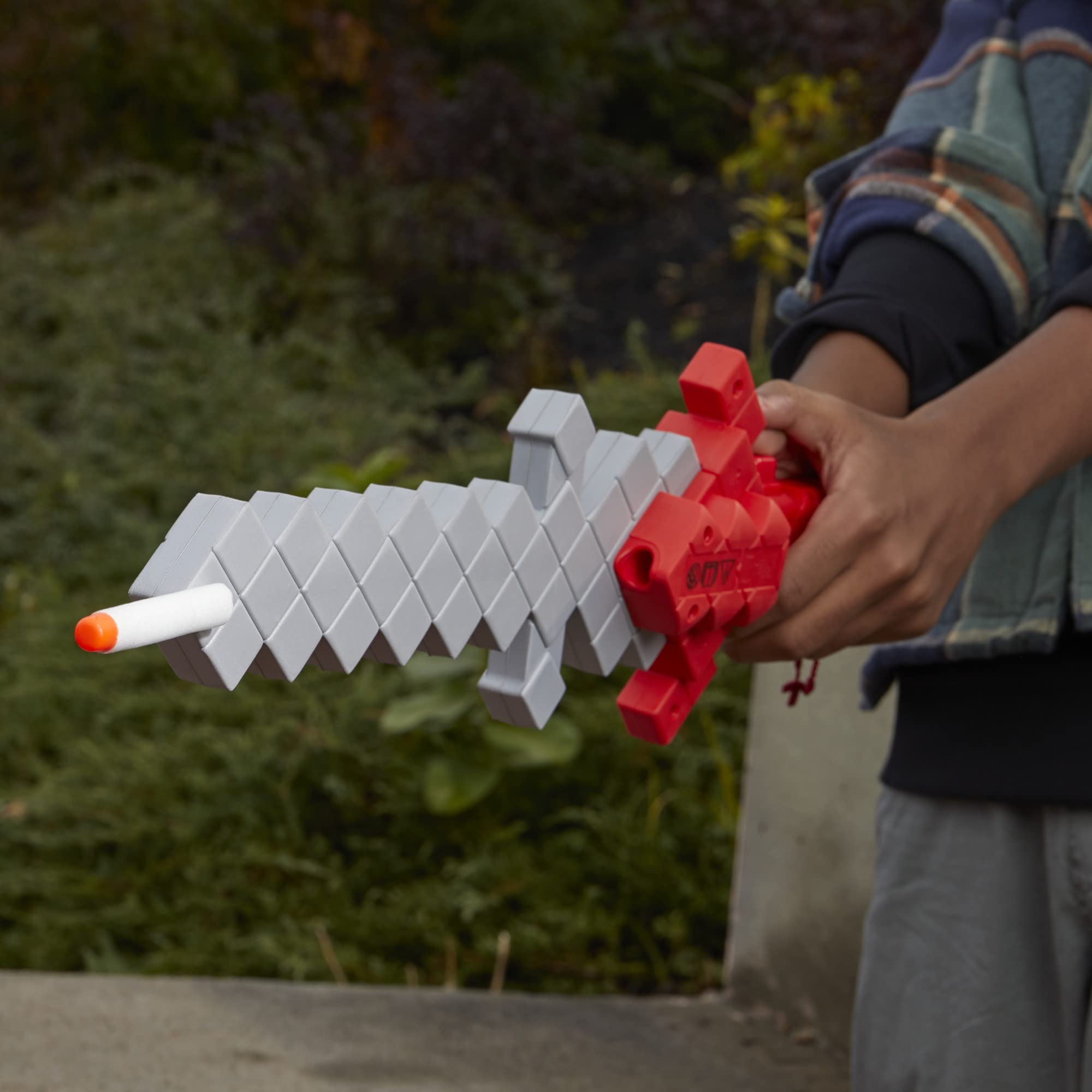 Nerf Minecraft Heartstealer Sword includes four Nerf Elite darts for quick play
