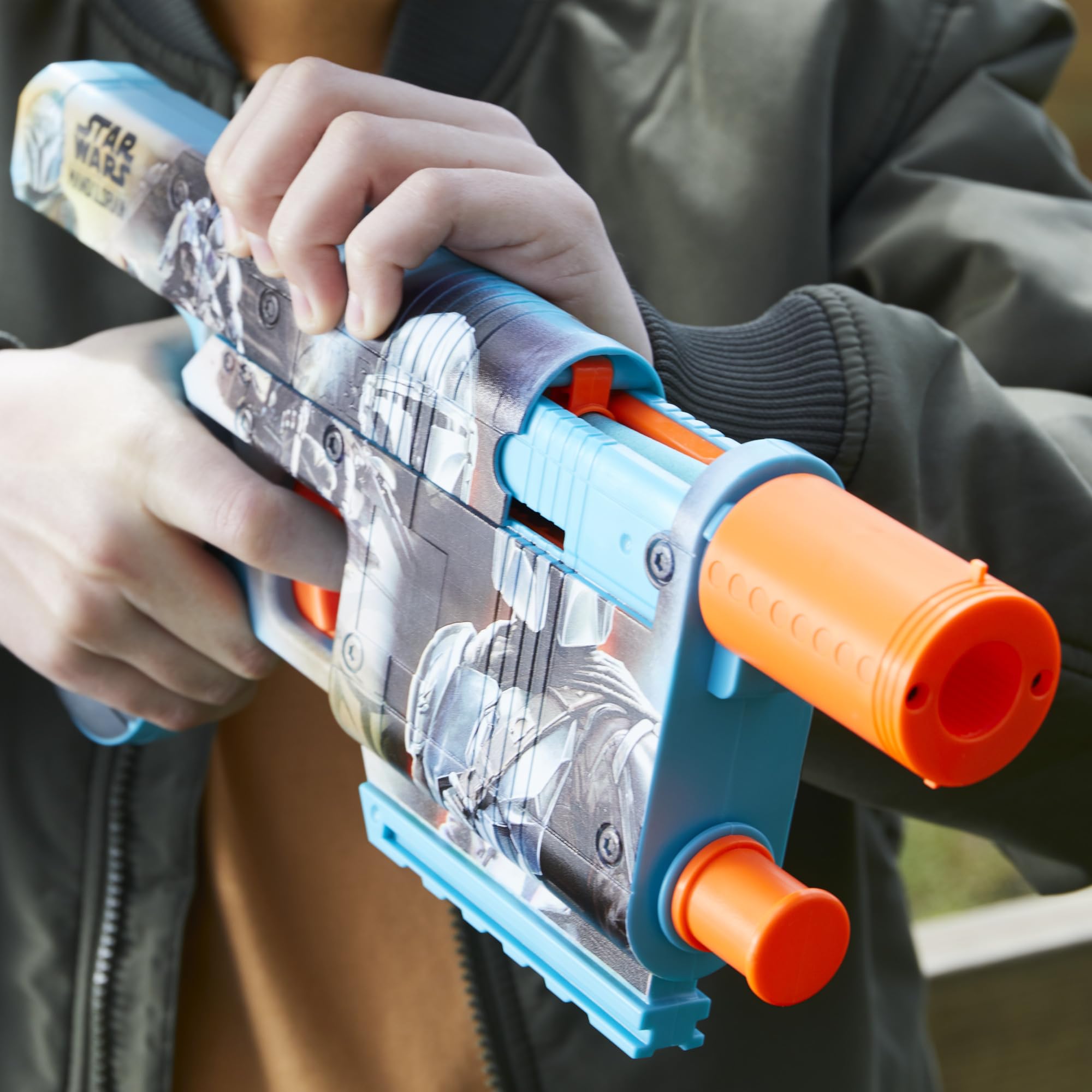 Nerf Star Wars Mandalorian blaster internal clip detail for quick reloads