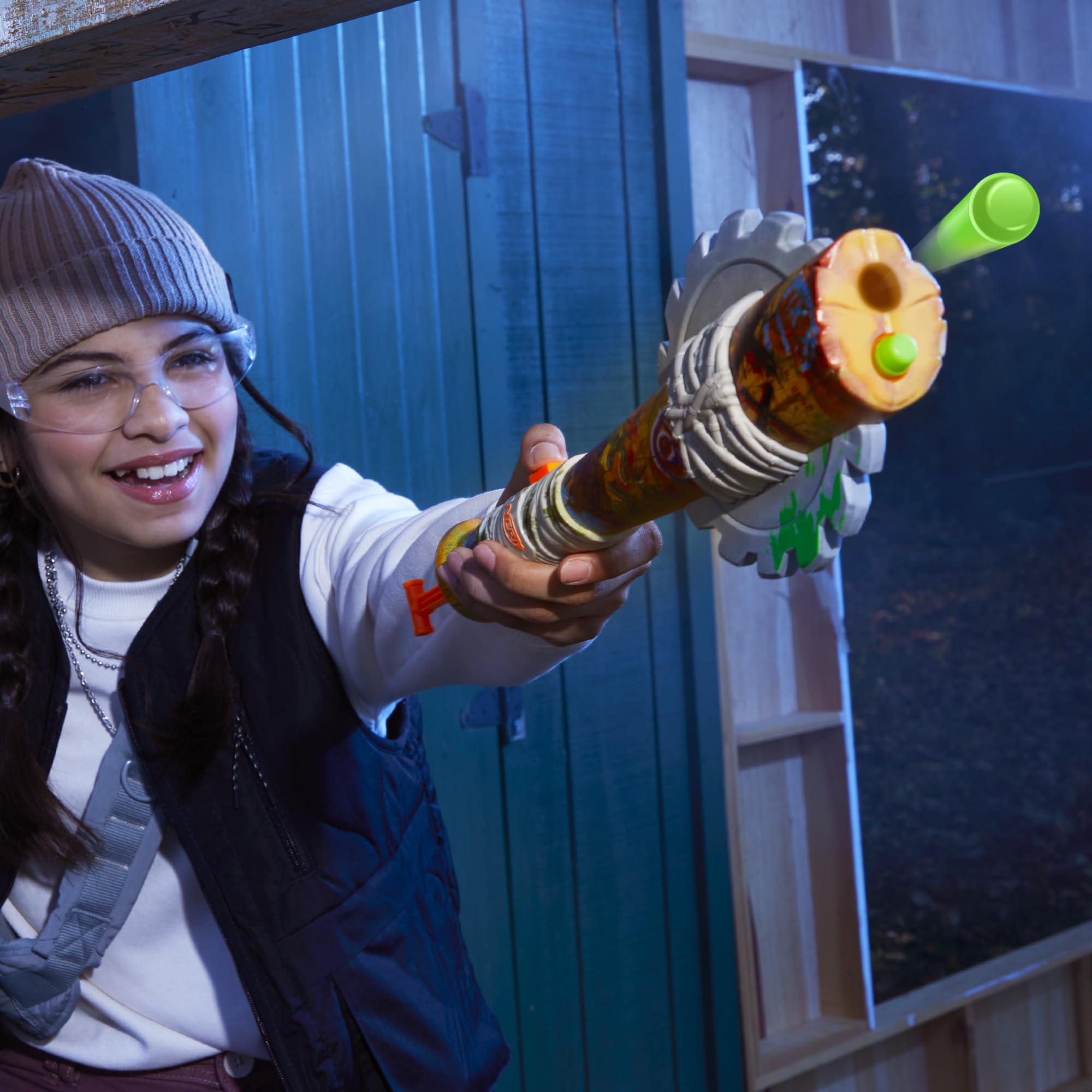 Nerf Zombie Strikeout 2-dart blast enables rapid shots in zombie-themed battles.